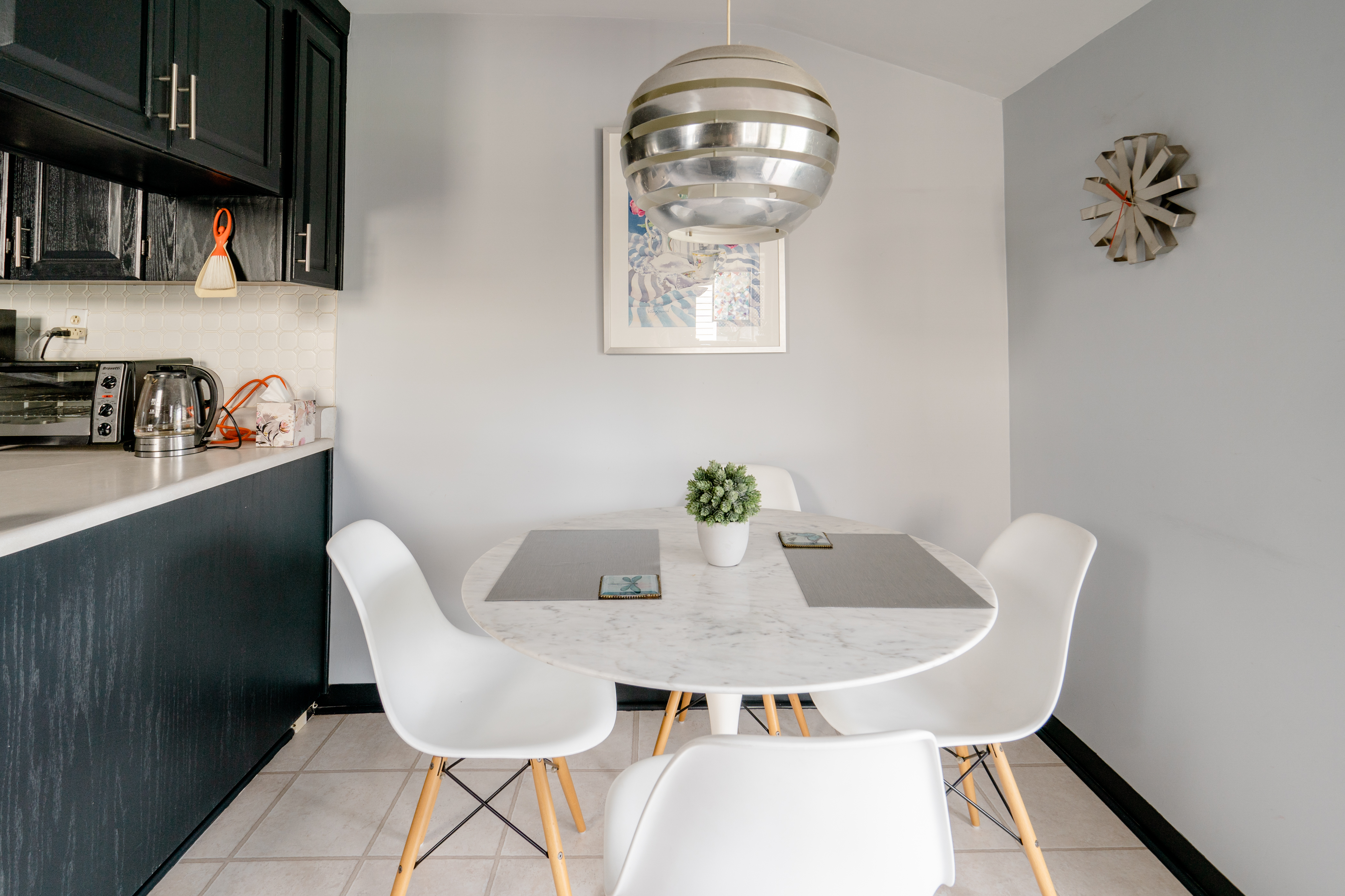 Cosy Room in Lovely Leslieville - STR-2009-FRCKPC