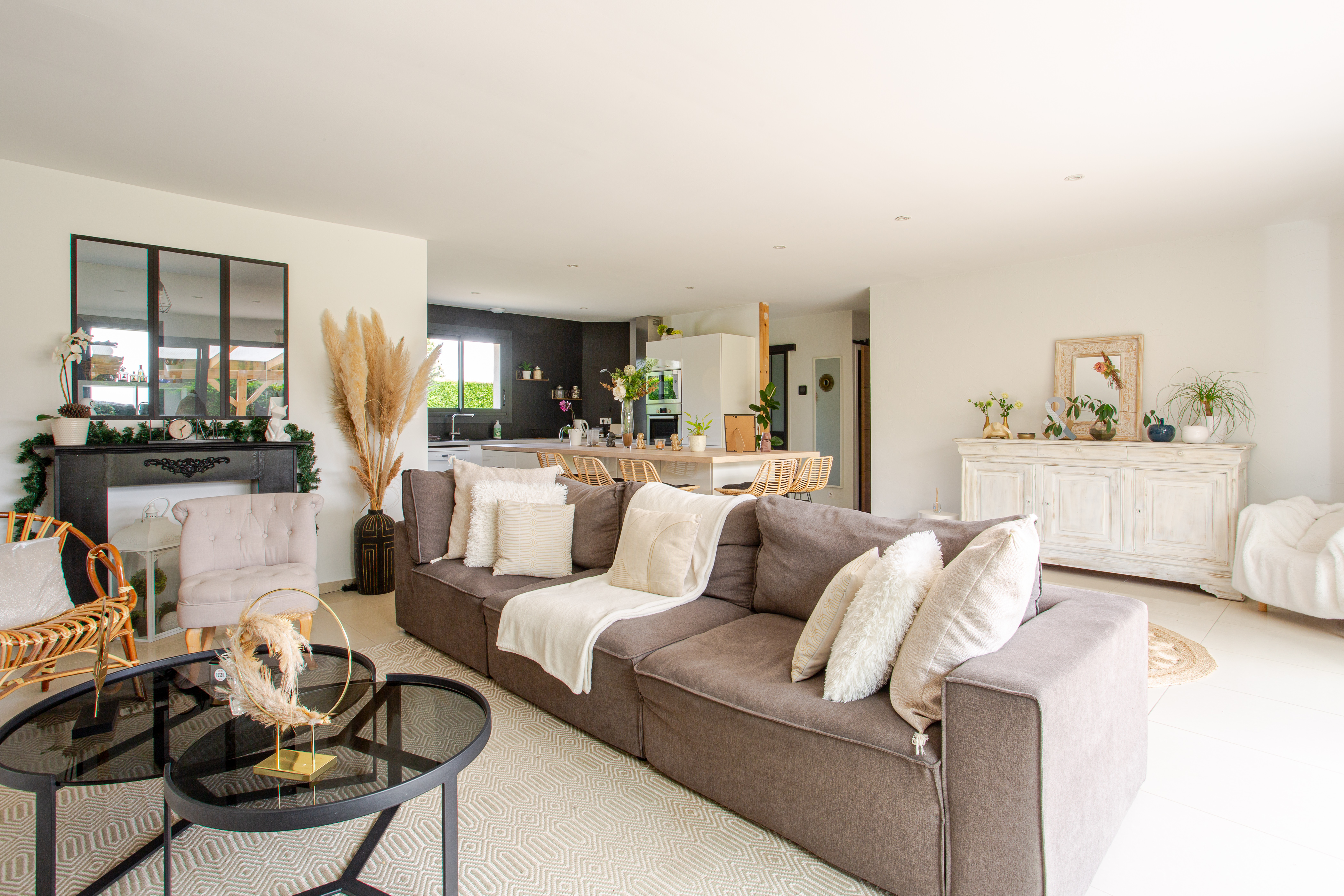 Carefully decorated house with terrace and garden