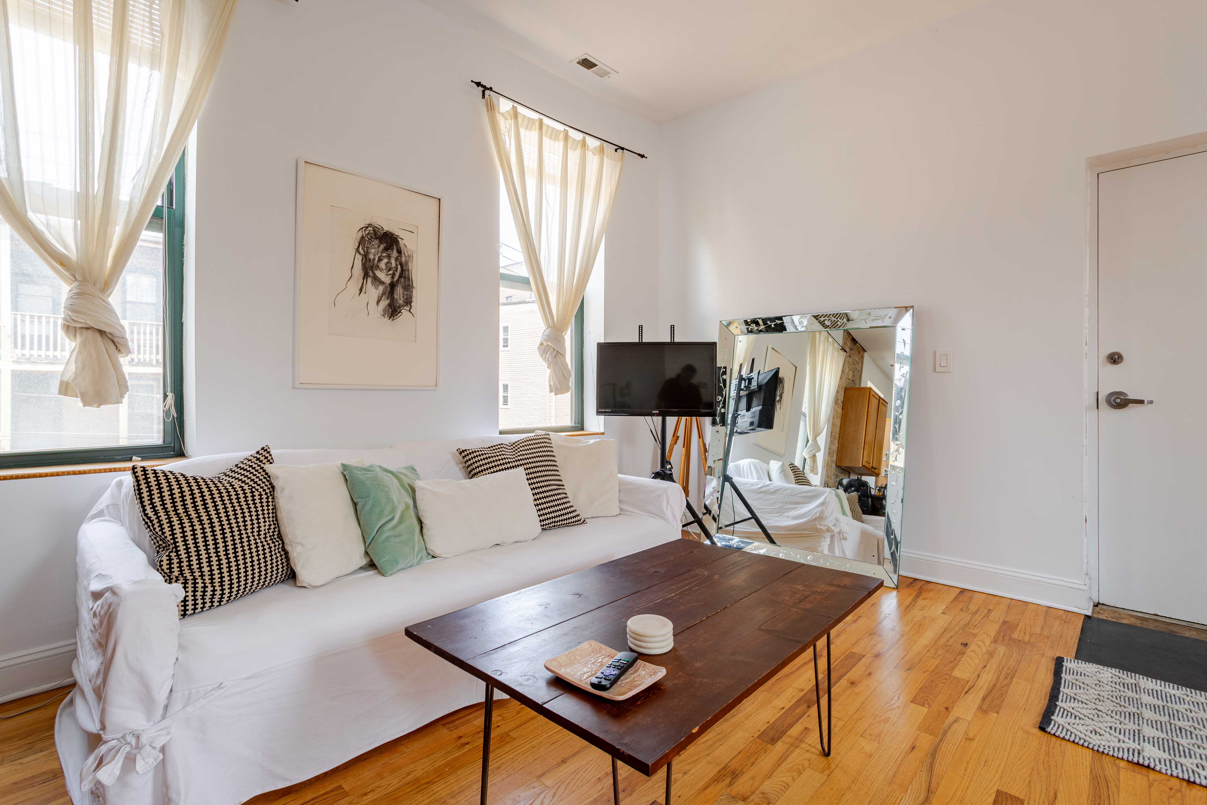 Bright 1bd in Ukrainian / Humboldt in West Town, Chicago