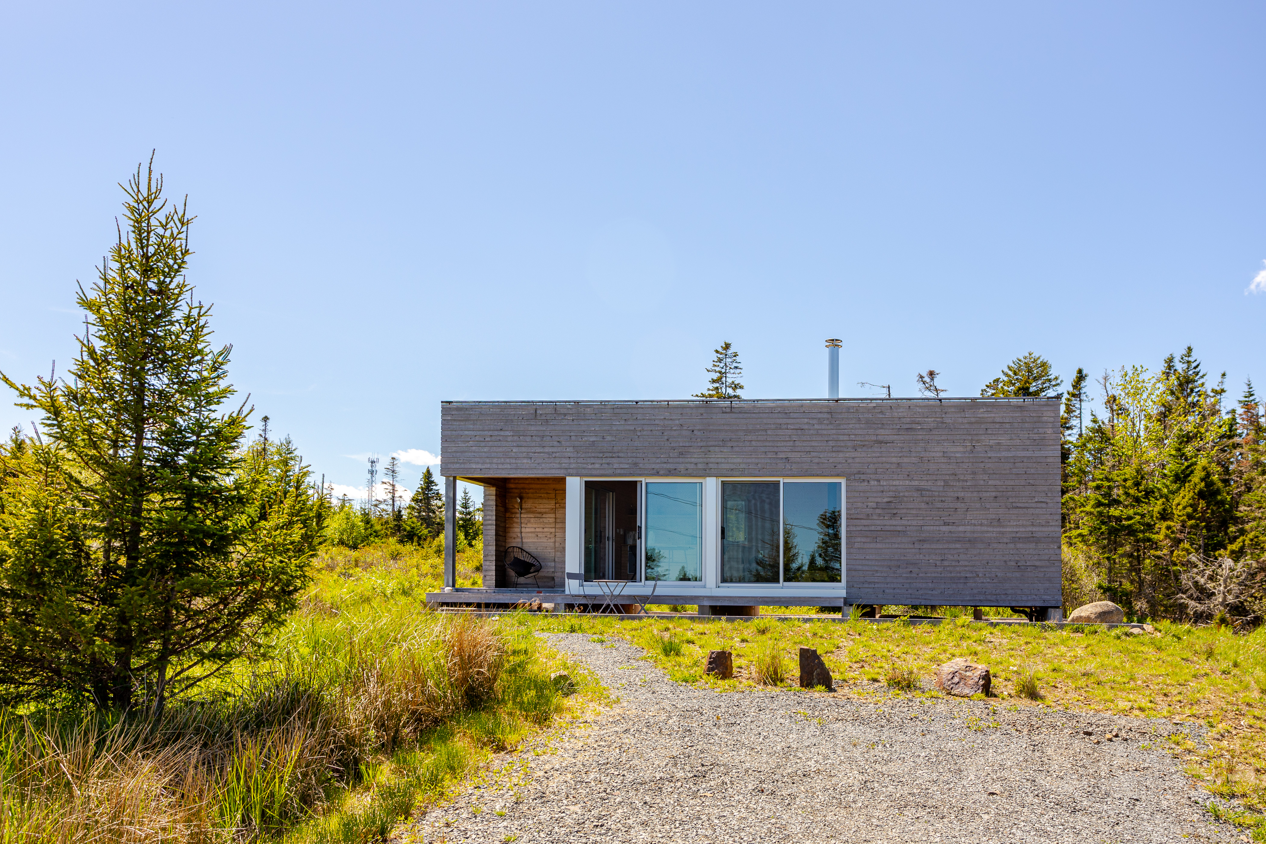 Modern & cozy guest house in Kingsburg.