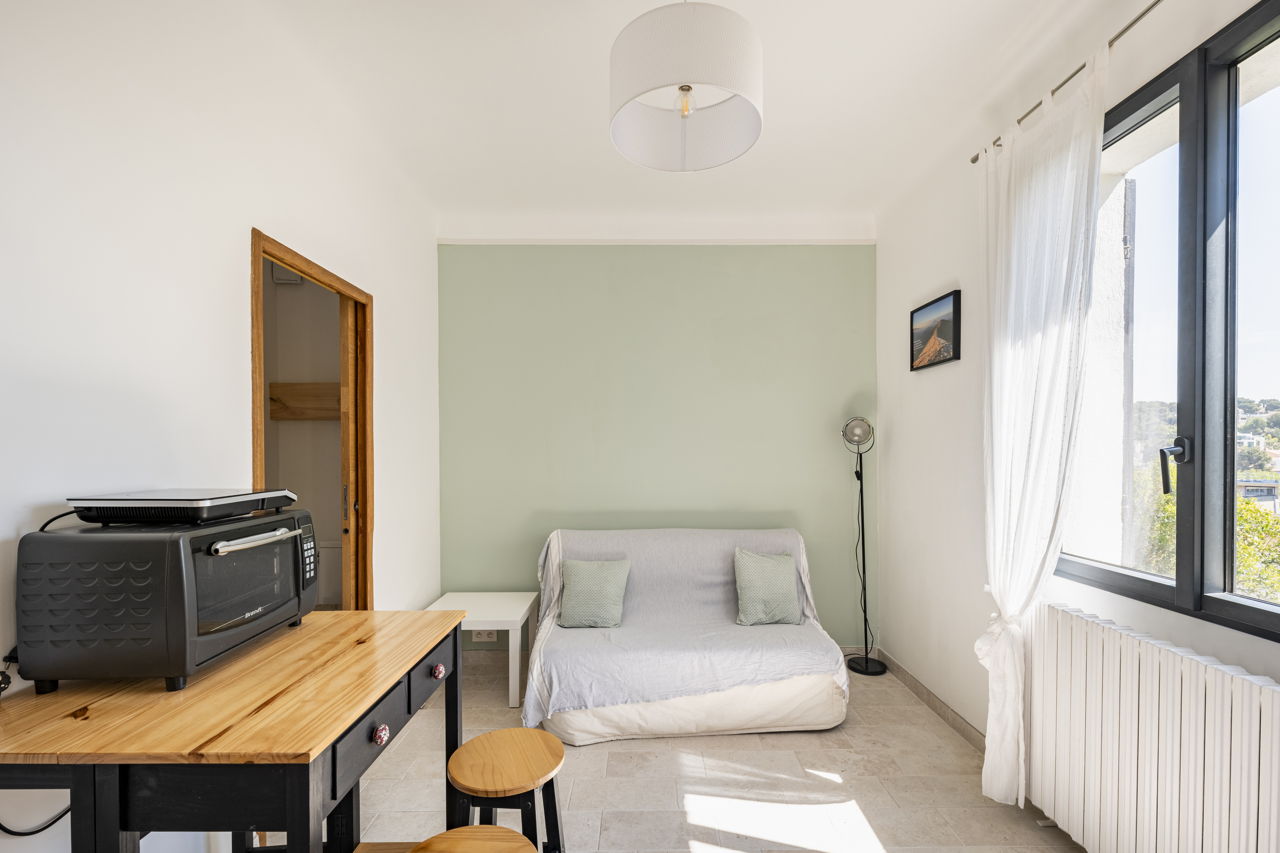 Quiet studio near the port of carry-le-rouet