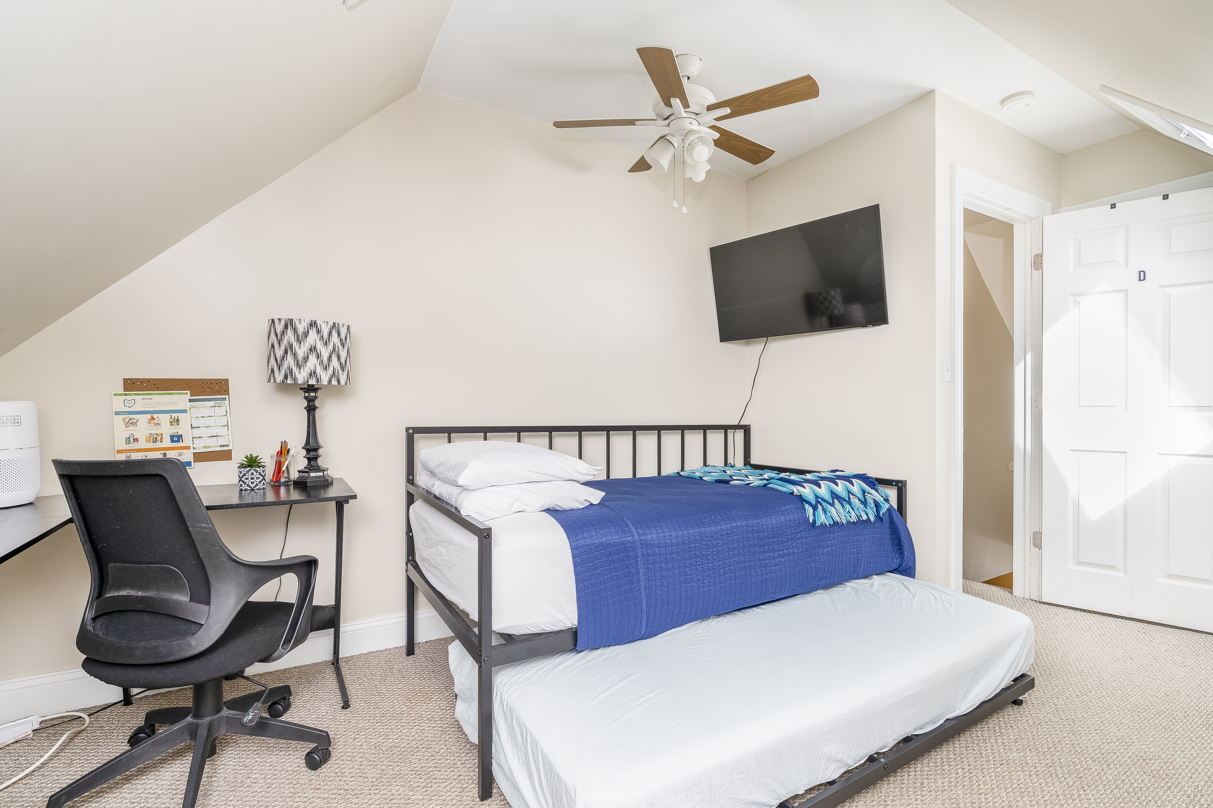 Private 3rd Floor Room Near OSU Campus/Short North in Near North/University, Columbus