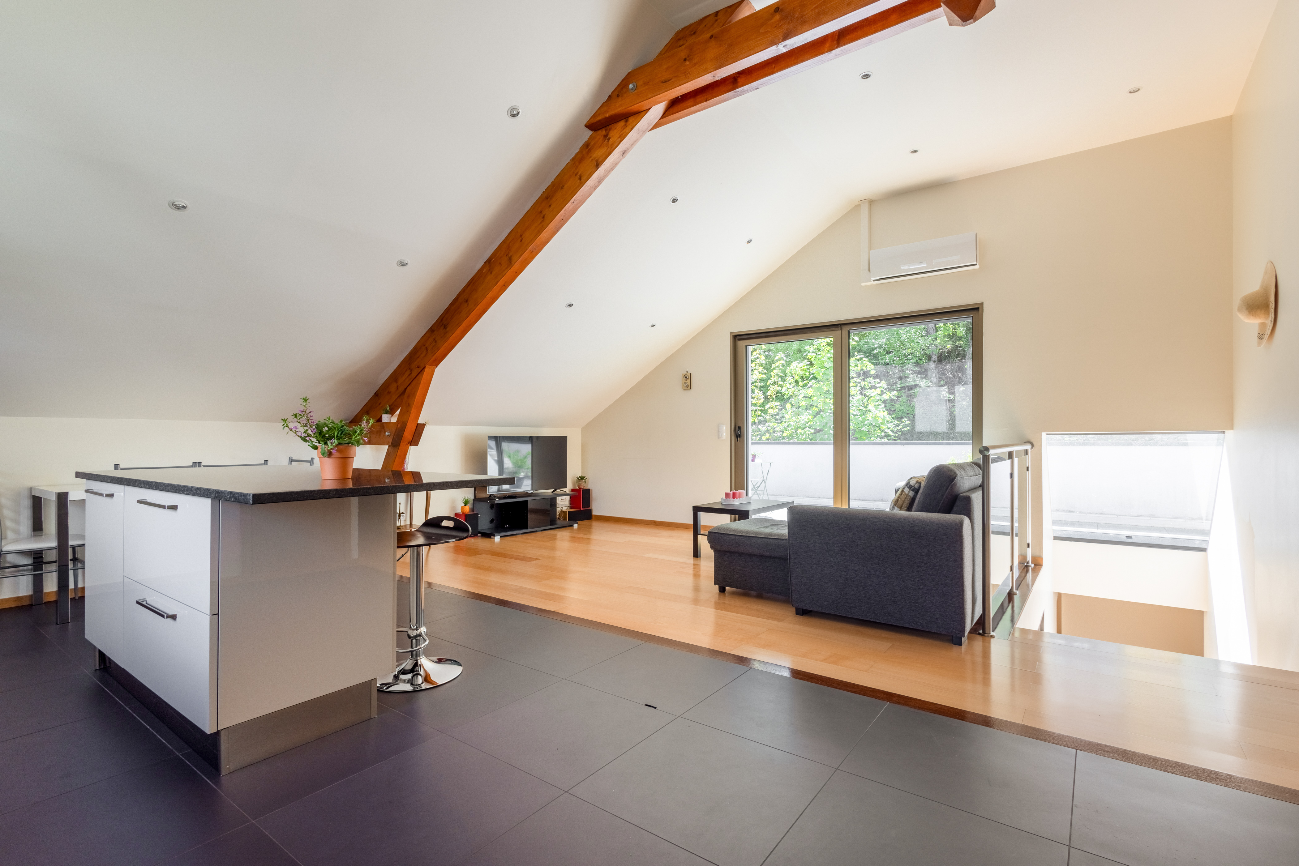 Stunning T2 with free parking and large terrace
