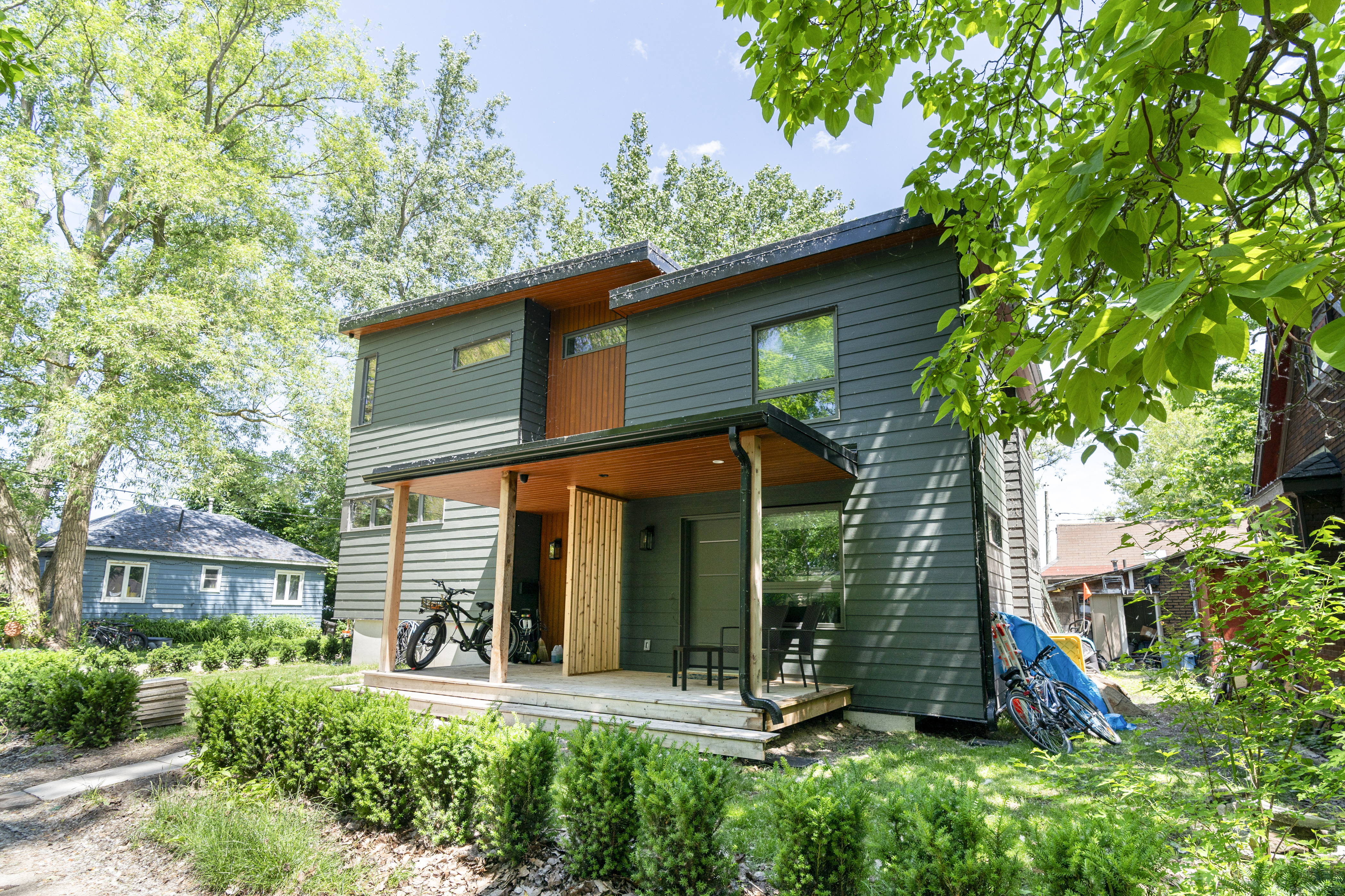 Cozy small newly built Toronto Islands getaway