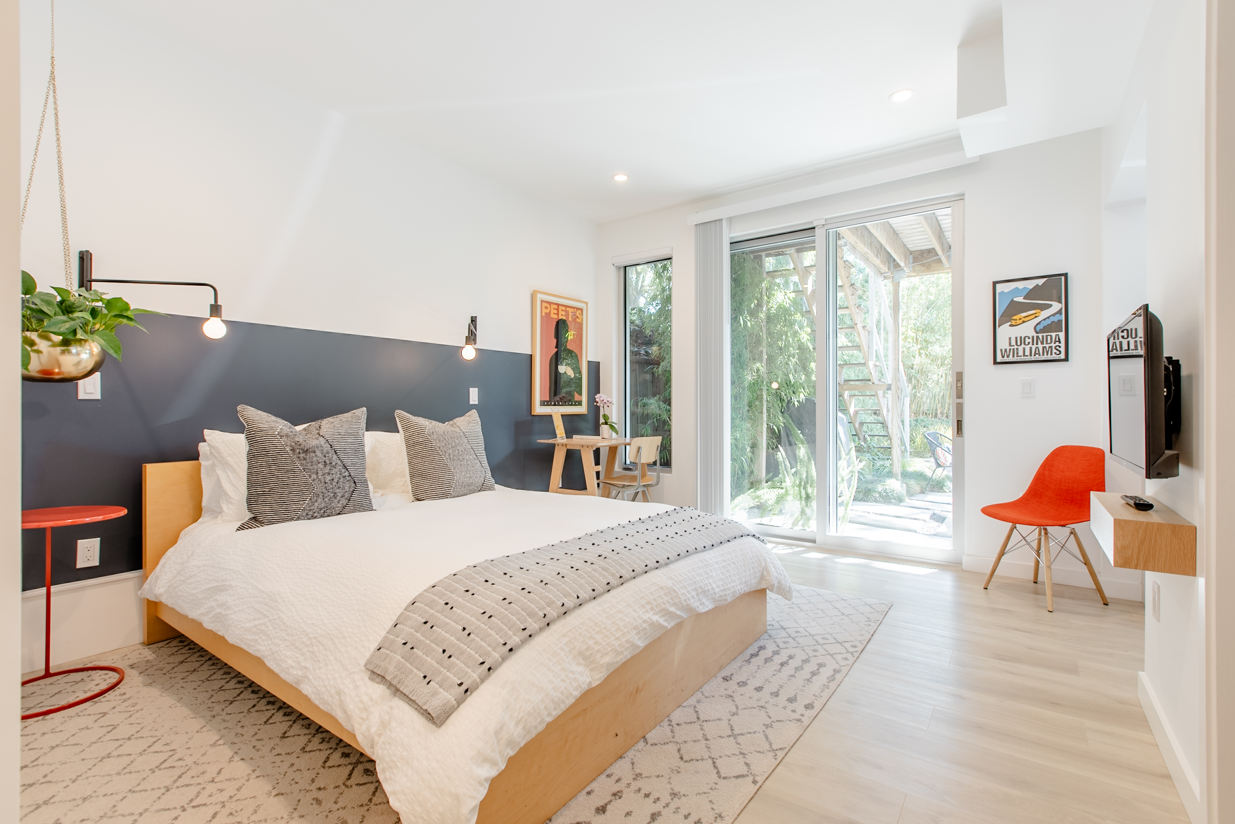 Northslope Studio in Bernal Heights with a Zen, Leafy Patio