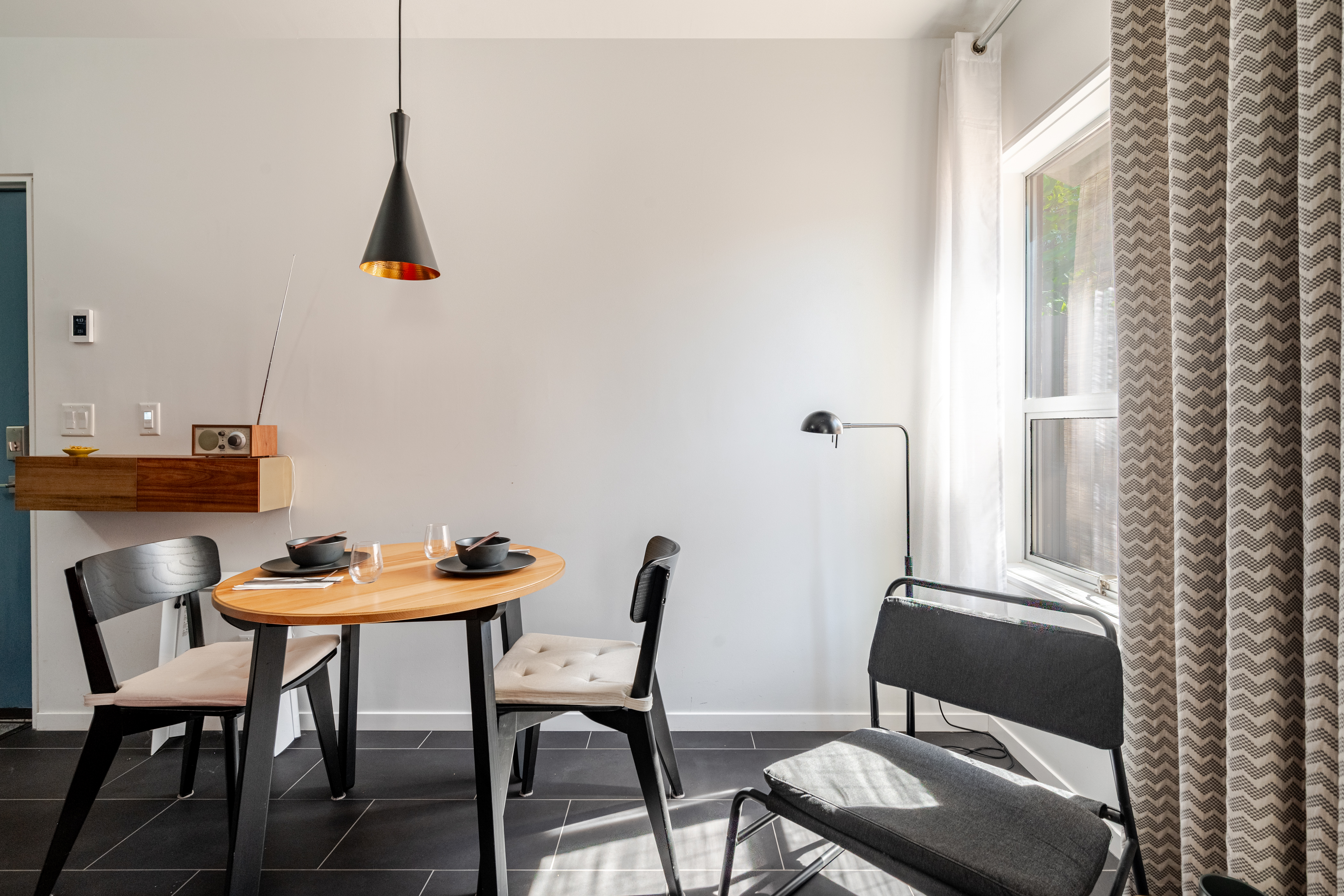 Adorable 1 bedroom guesthouse with patio