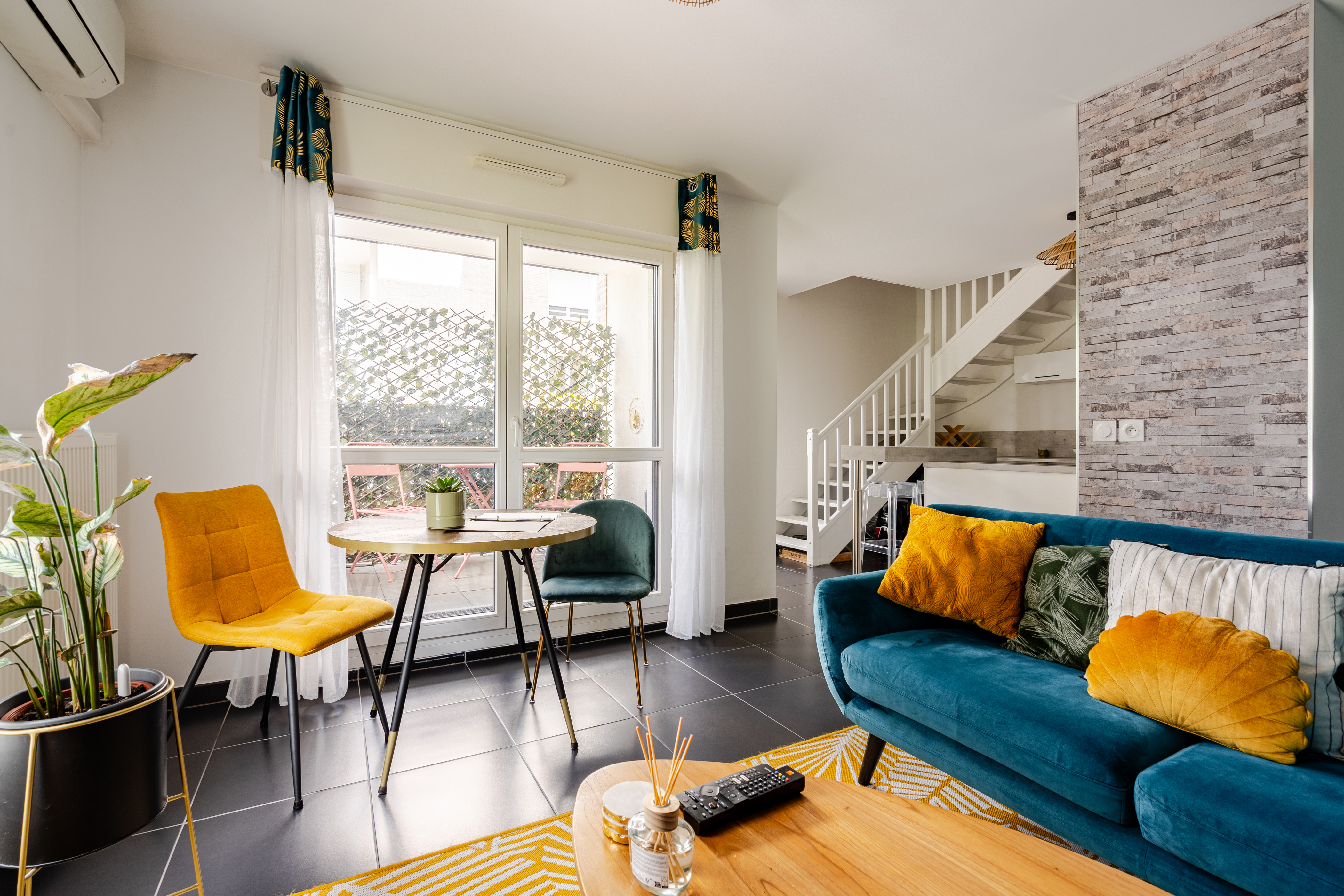Beautiful duplex with parking
