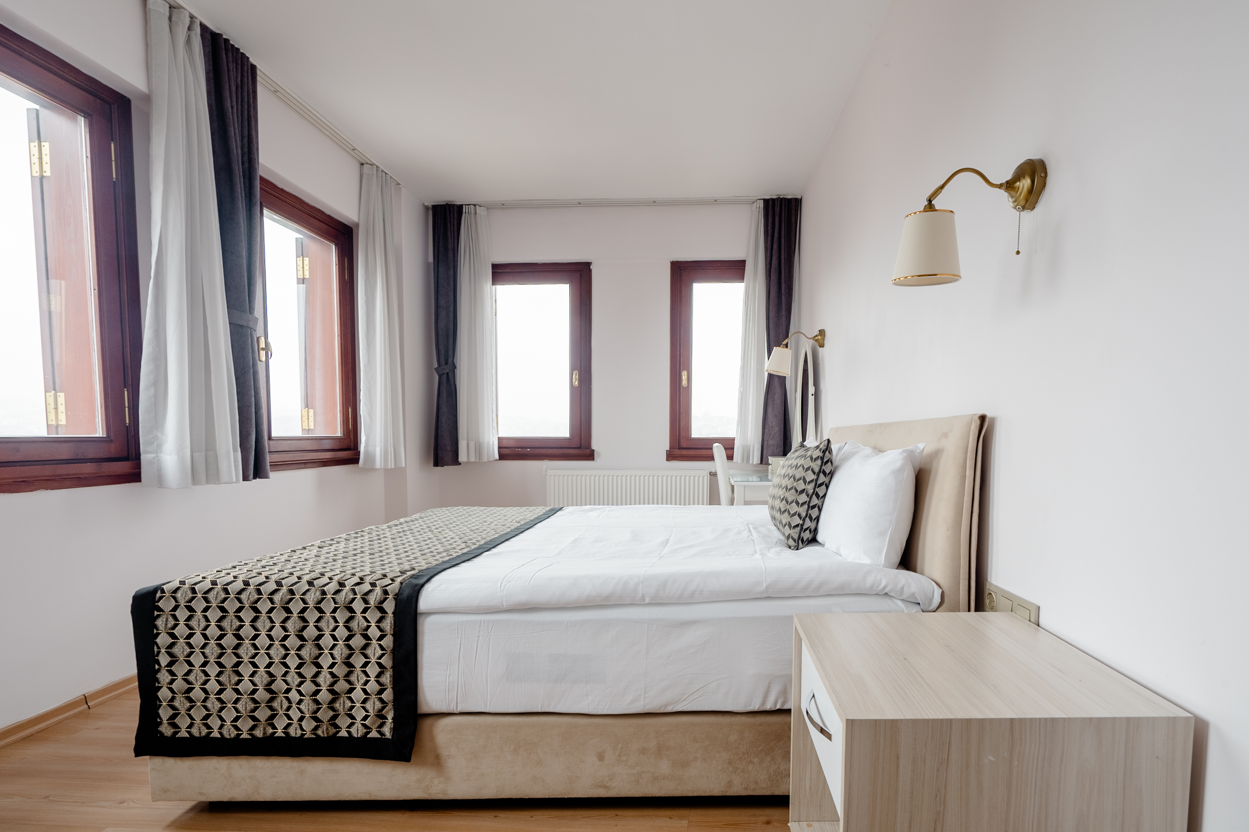 Bosphorus Sea View {1000Mbps} 32" TV