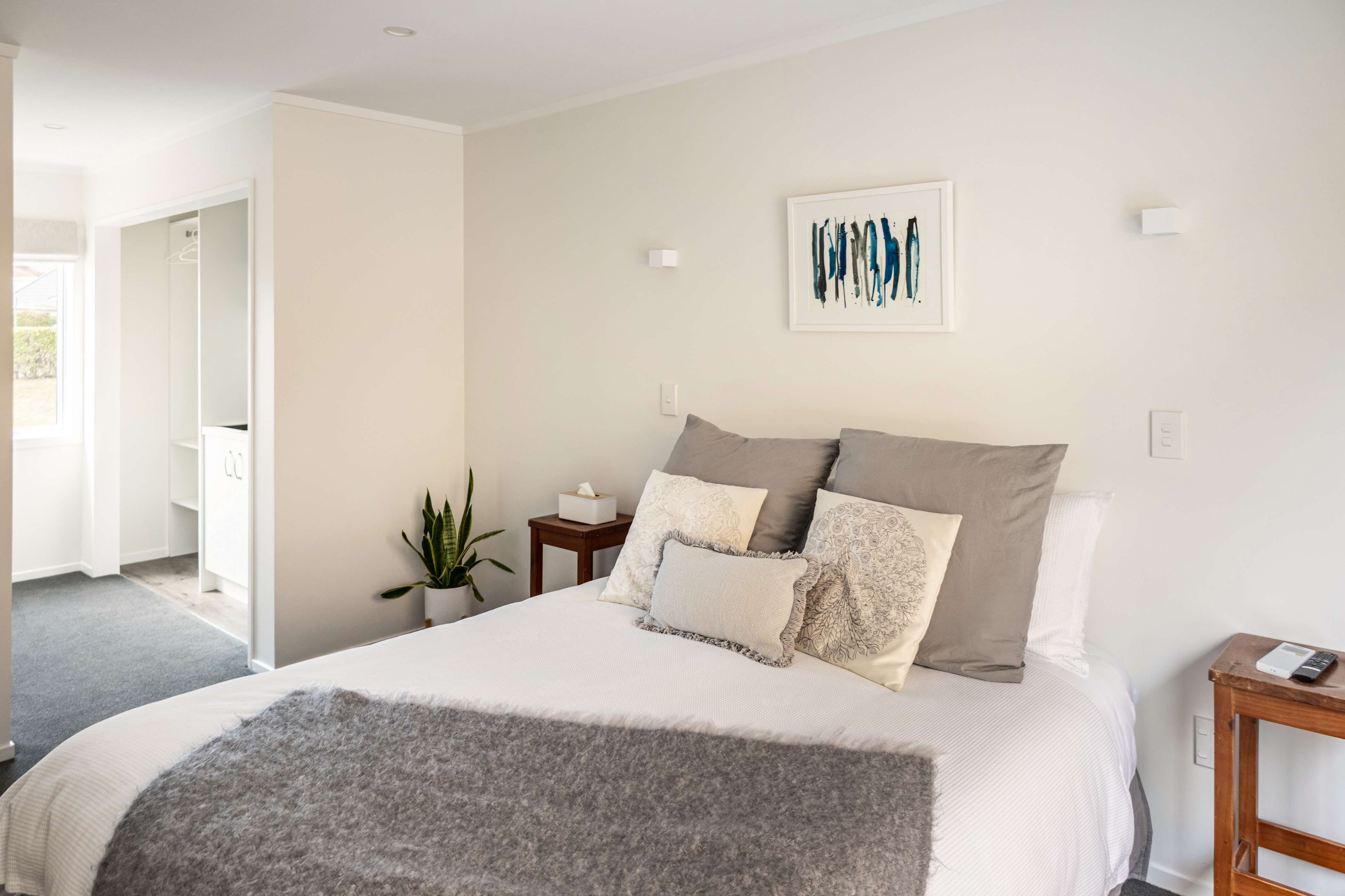 Peaceful Guest House - 2 Mile Bay (inc breakfast)