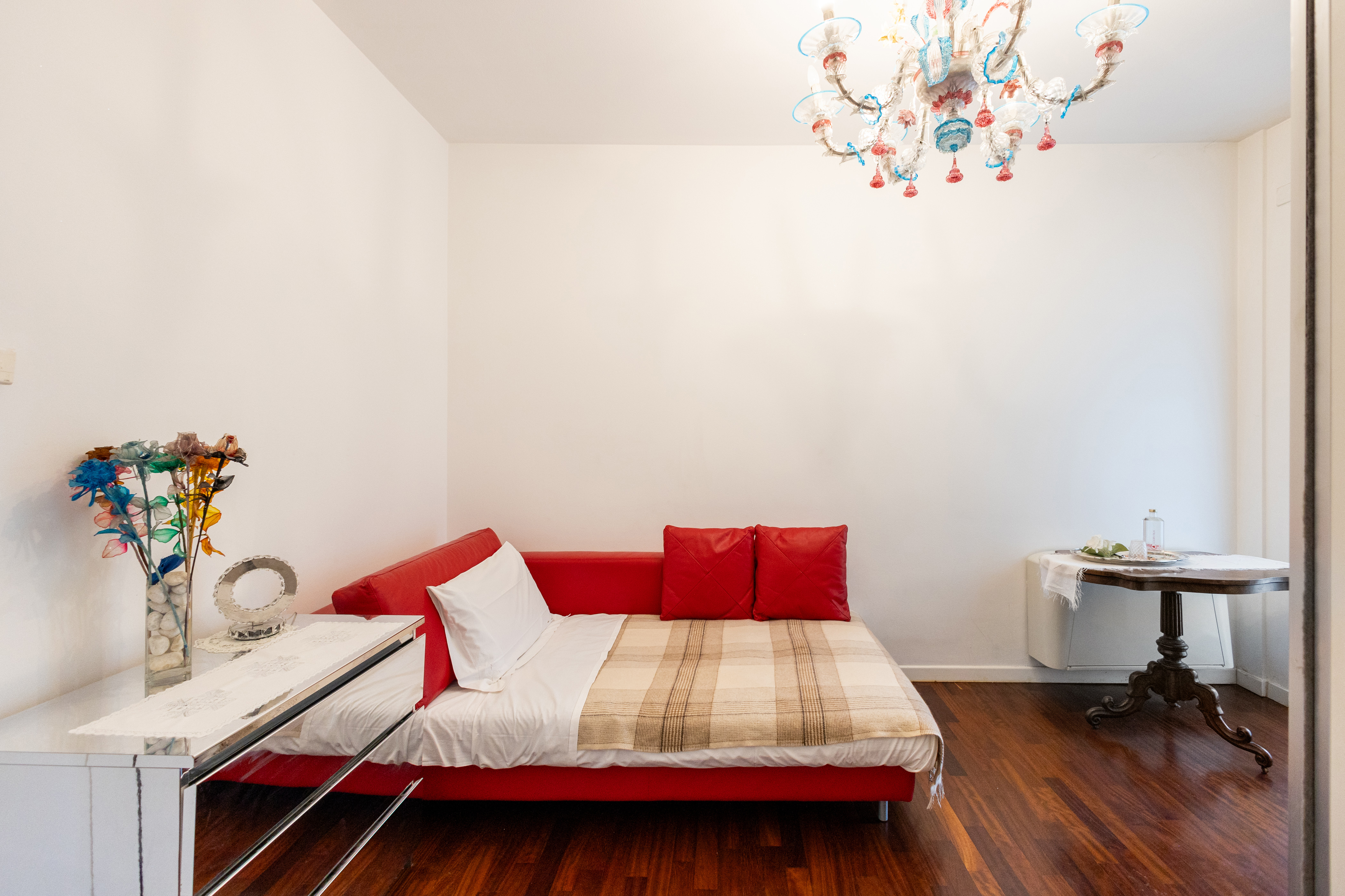 Single bedroom with private bathroom