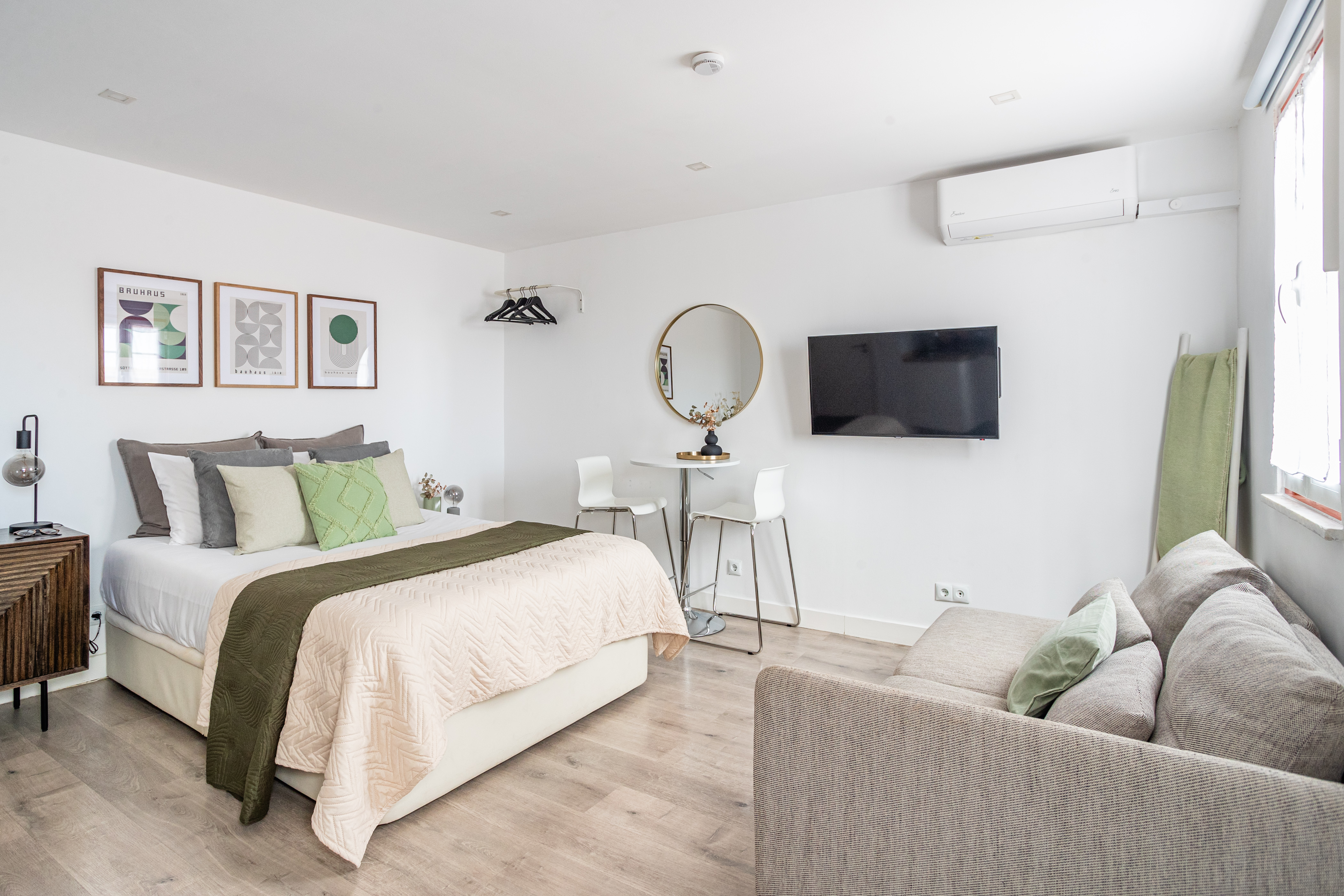 Passion – Clean Lines, Chic City Pad with AC
