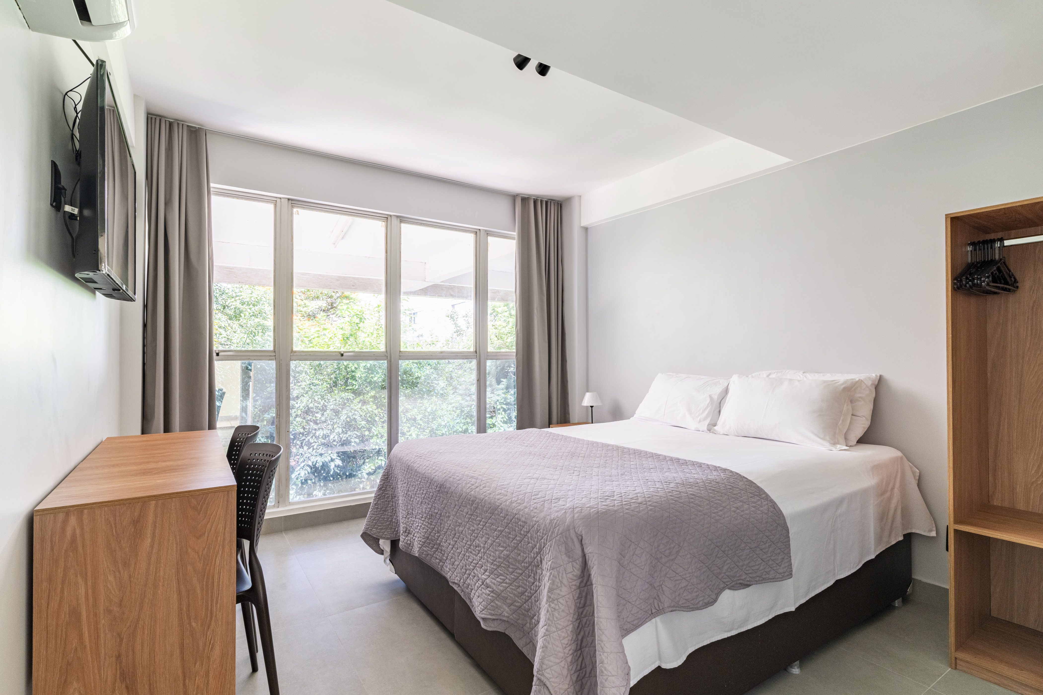 Newly renovated Kitnet with A/C
