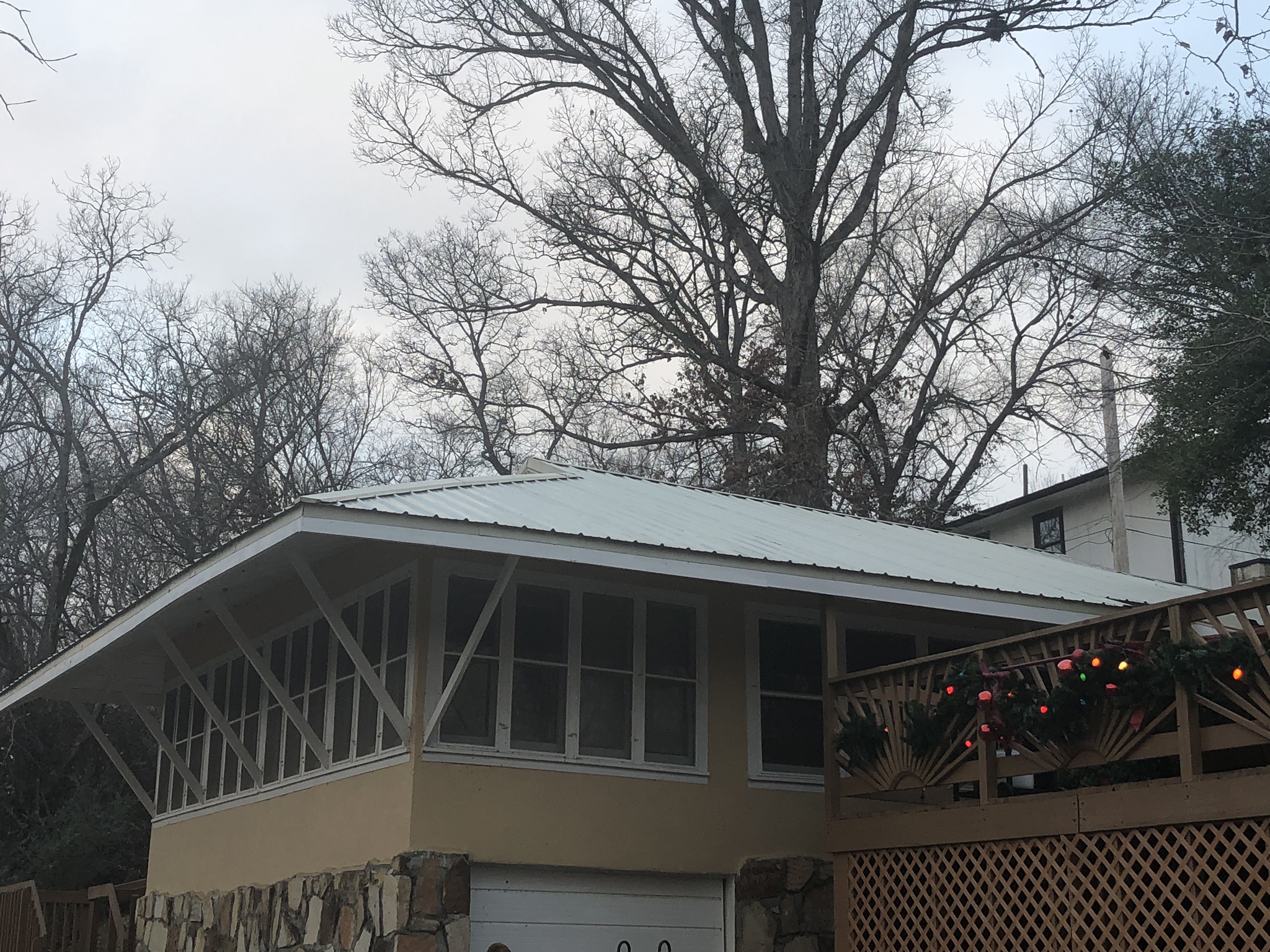 Lakeshore Getaway on Lake Cabins for Rent in Rockaway Beach