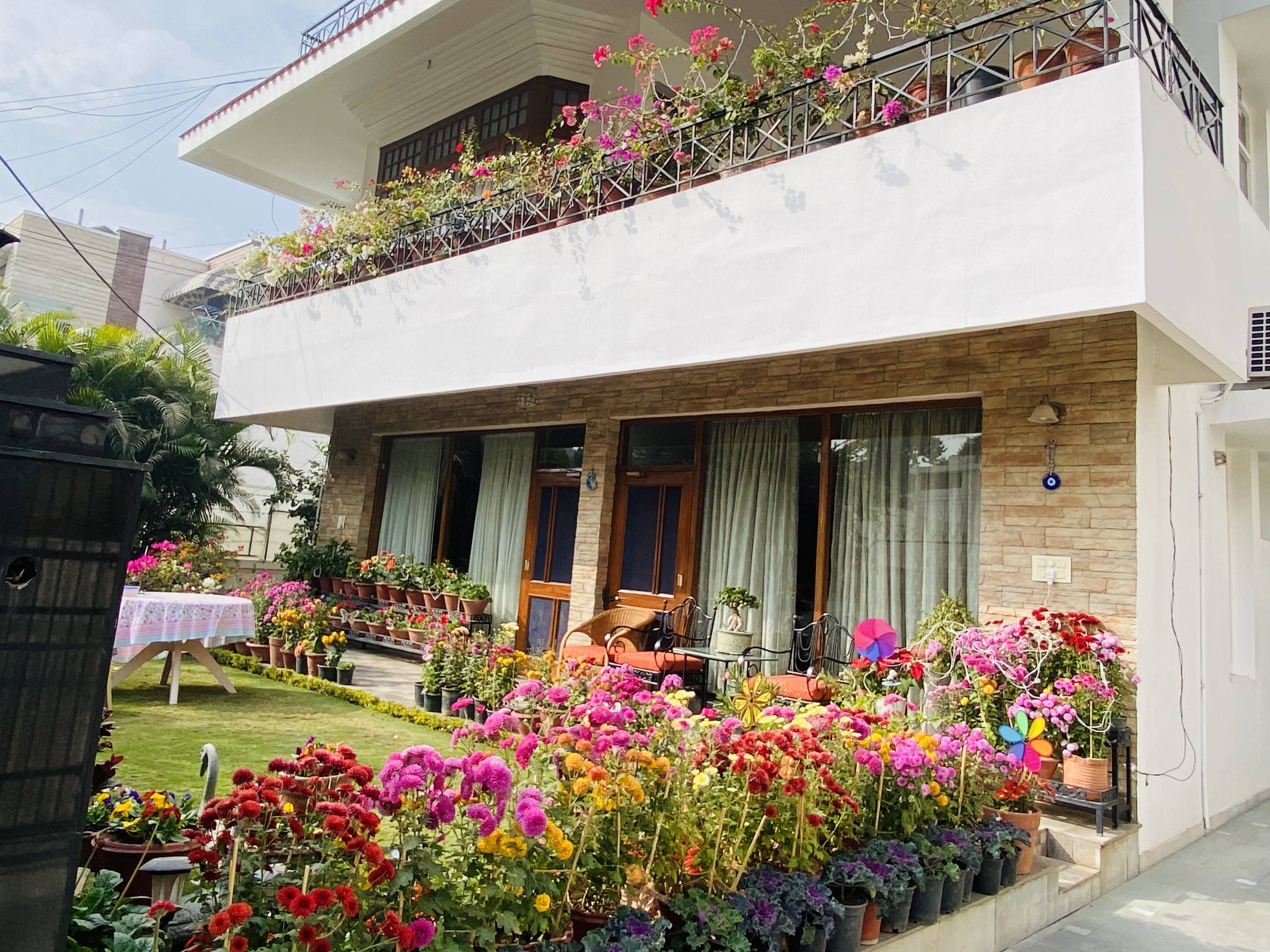 3 rooms spacious private balcony and kitchen