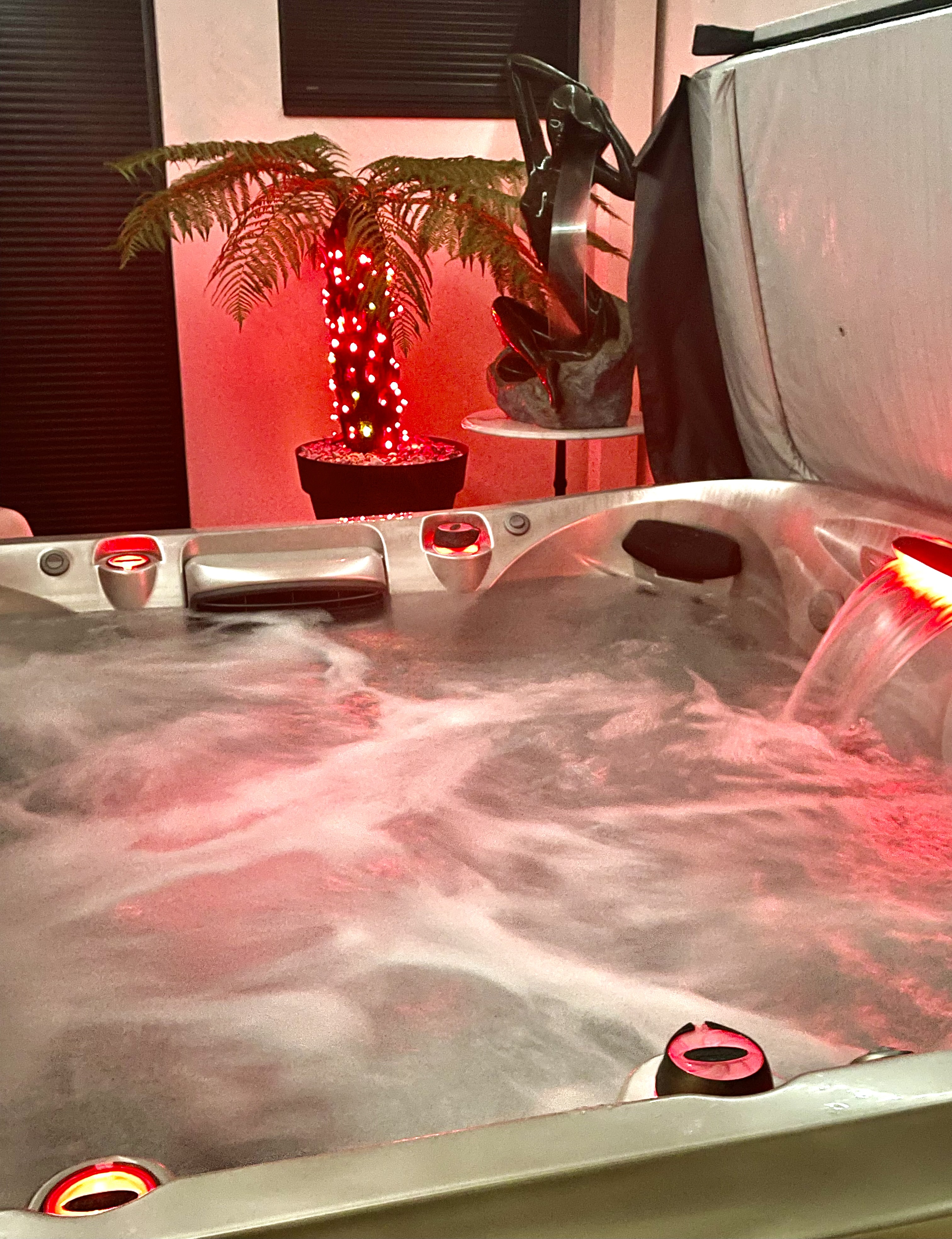 Studio with hot tub and beach 5 min walk
