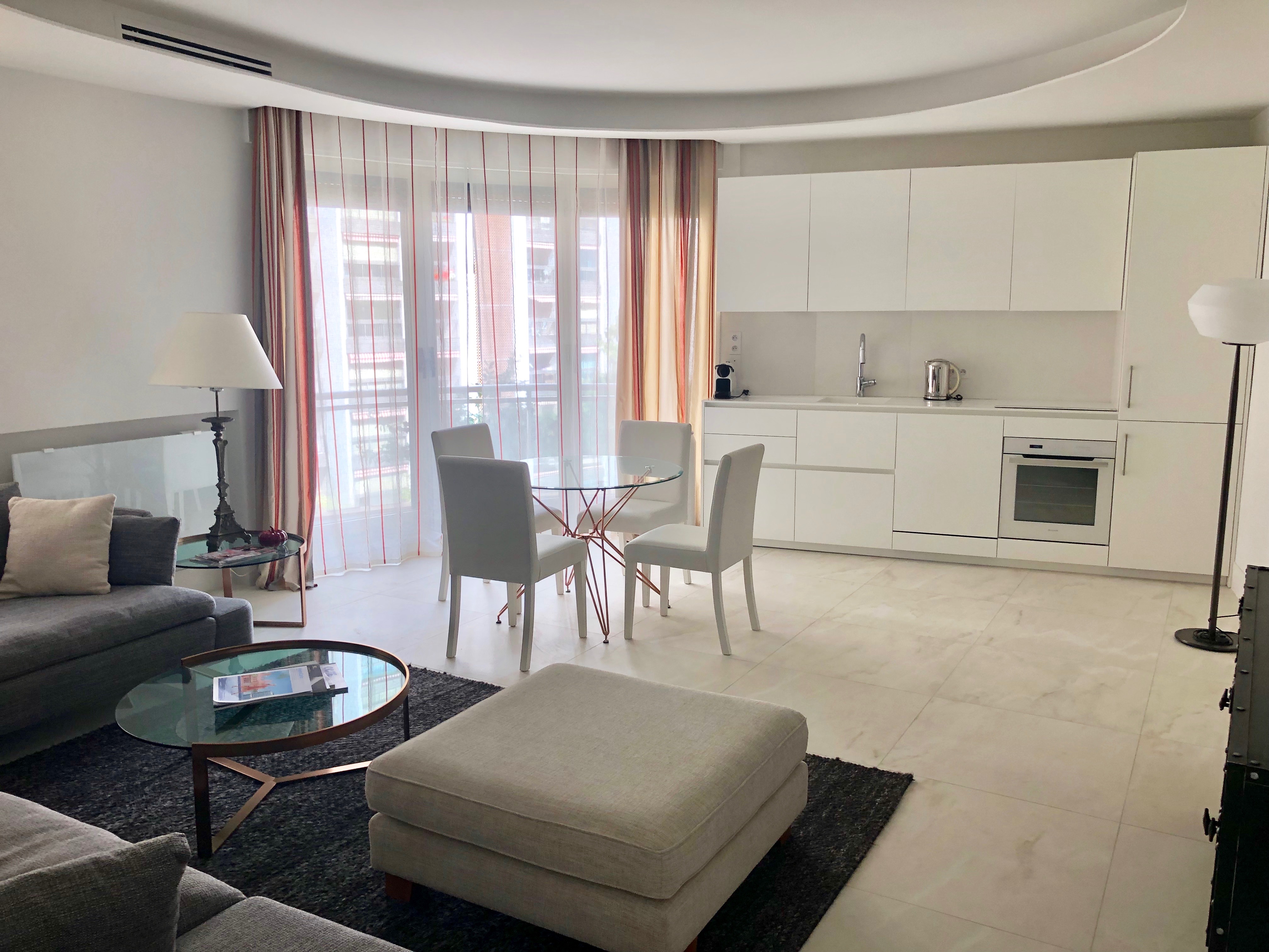 MONACO center: superb  3 rooms refurbished