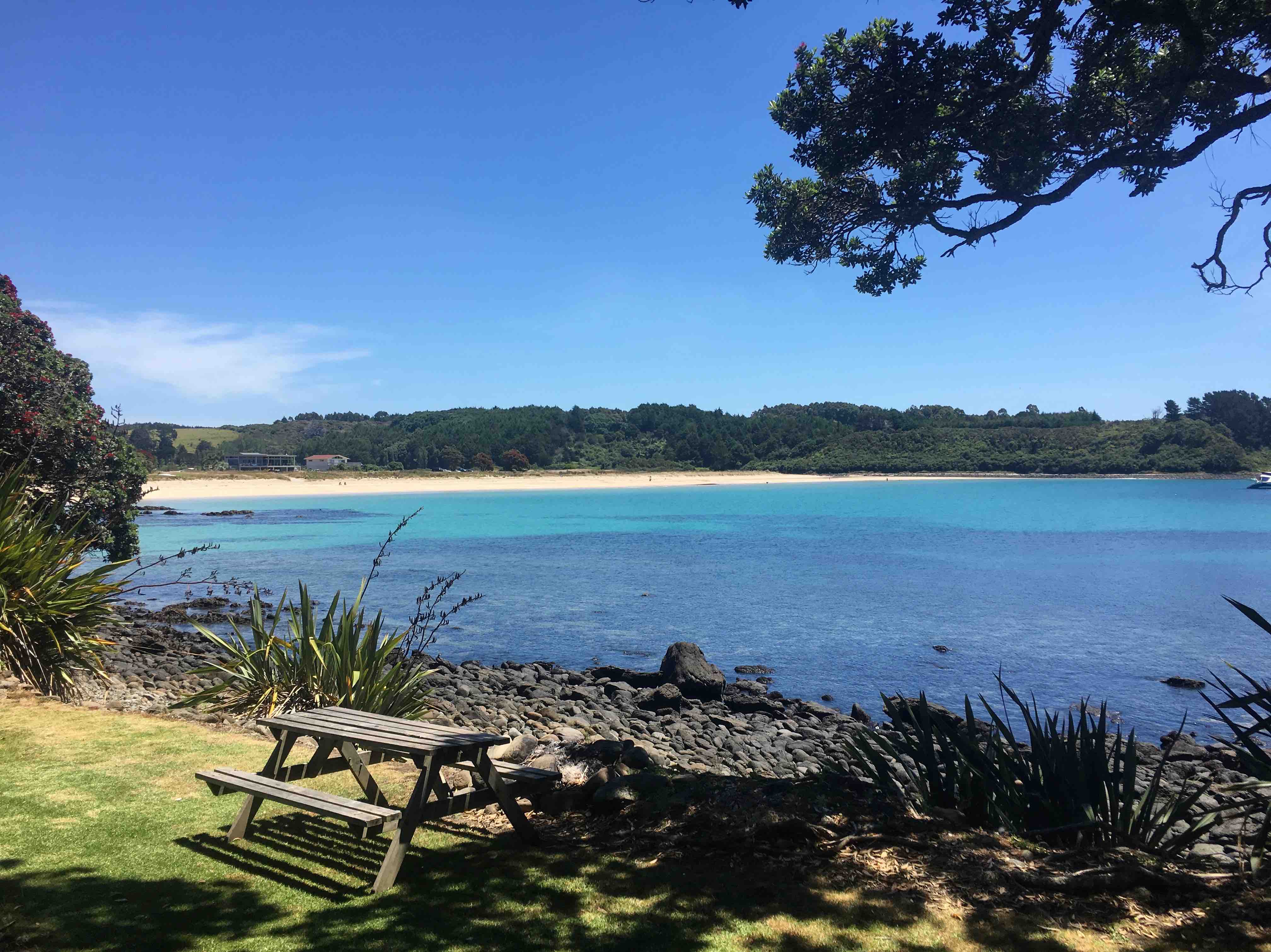 Waterfront Beach House Bay of Islands Houses for Rent in Tapuaetahi