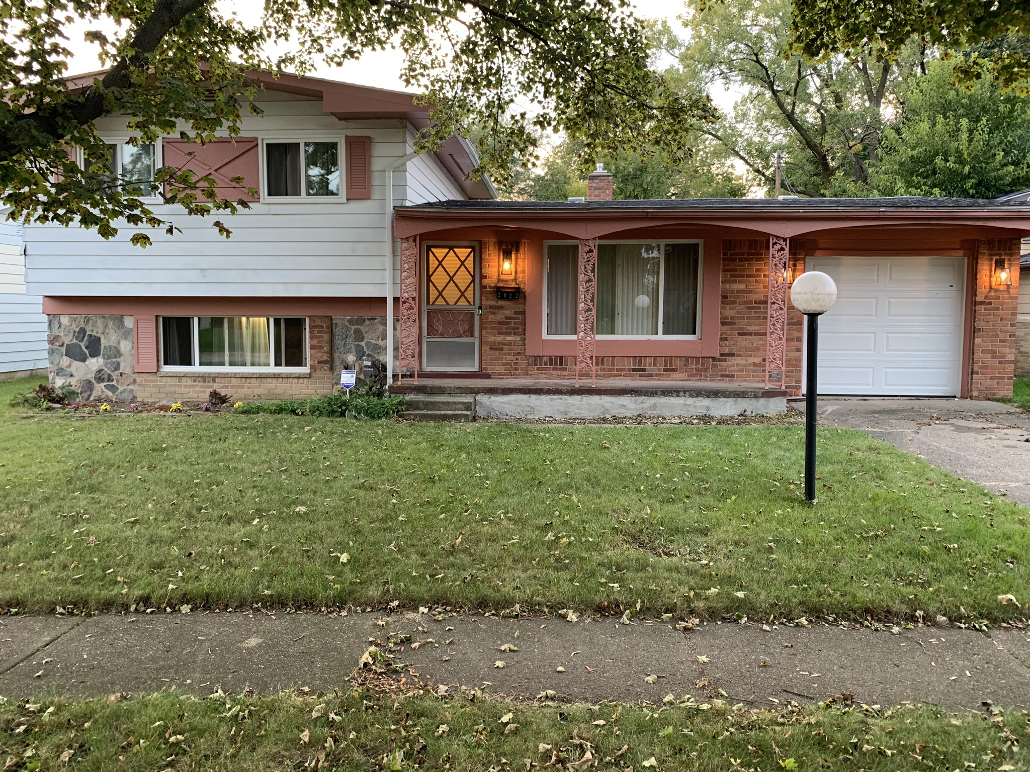 Flint-Clean, Safe, Spacious, Updated Entire Home