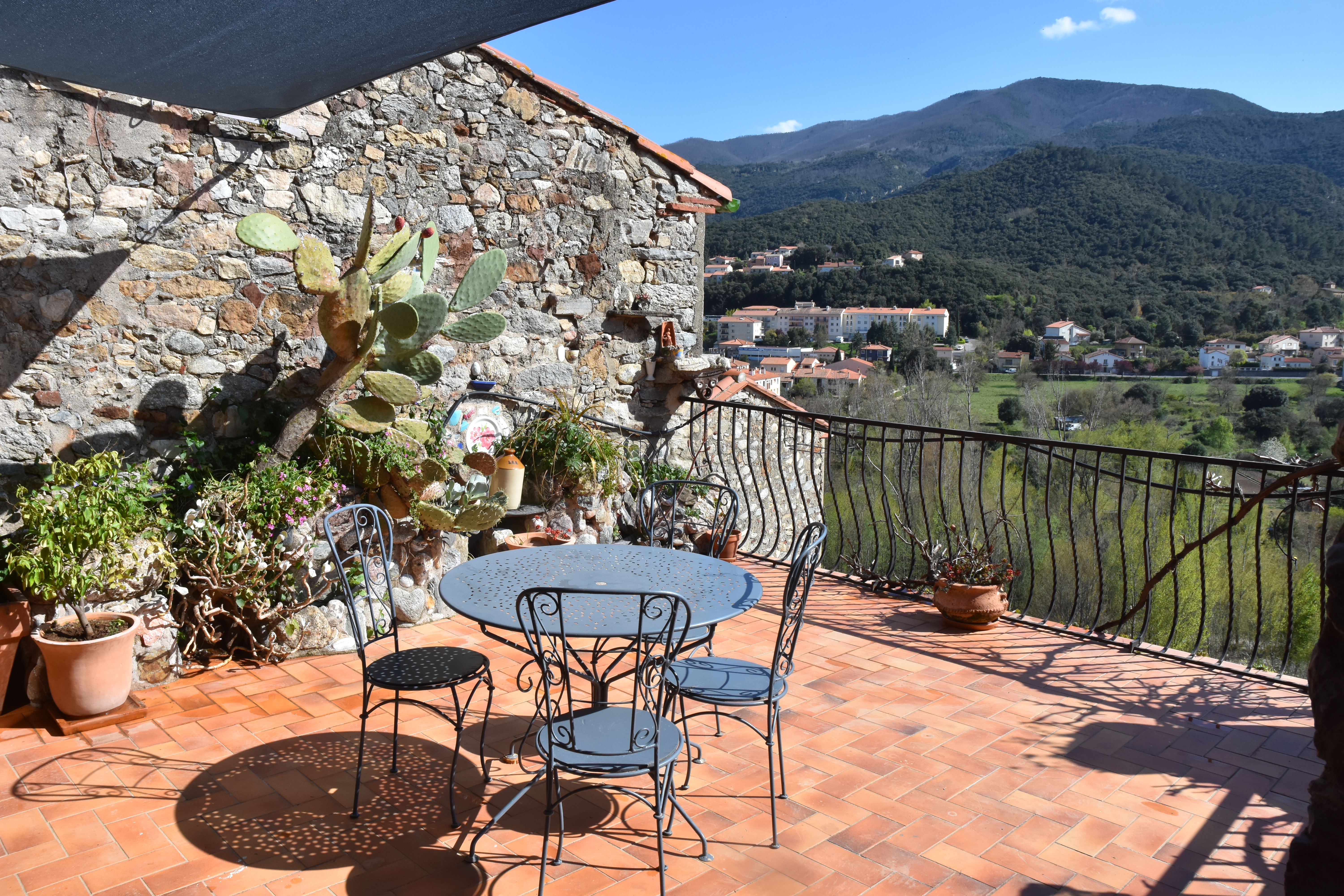 Lovely stone house - spacious terrace