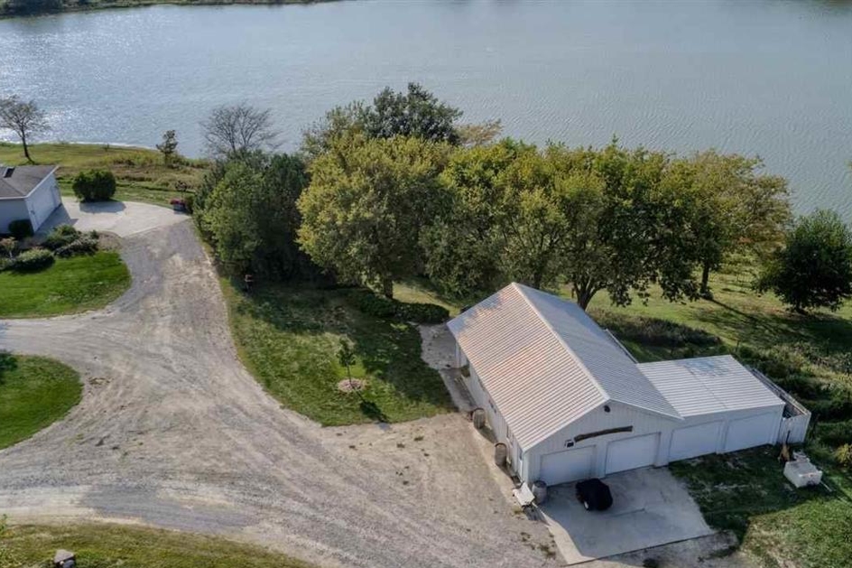 Vineyard Cottage with Lake view Cottages for Rent in Crab Orchard, Nebraska, United States