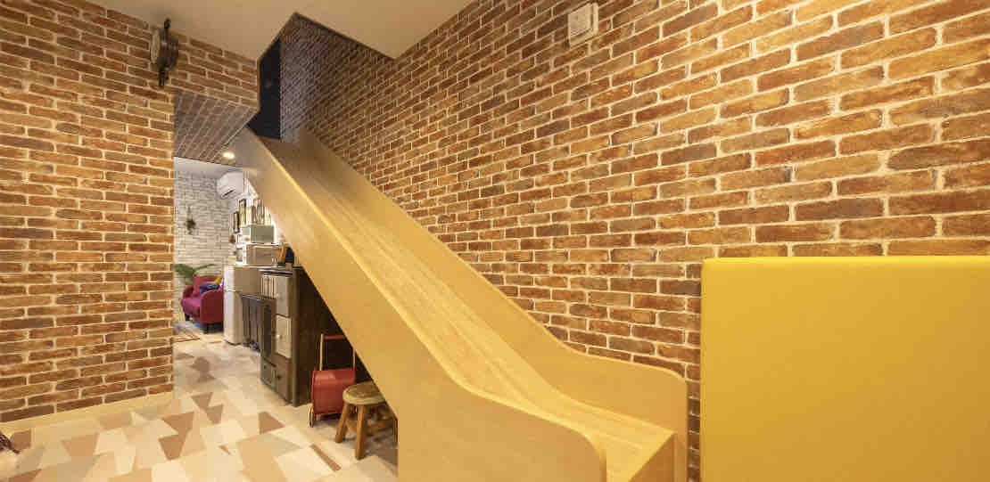 Holy House《karakuri yashiki）Free parking available
