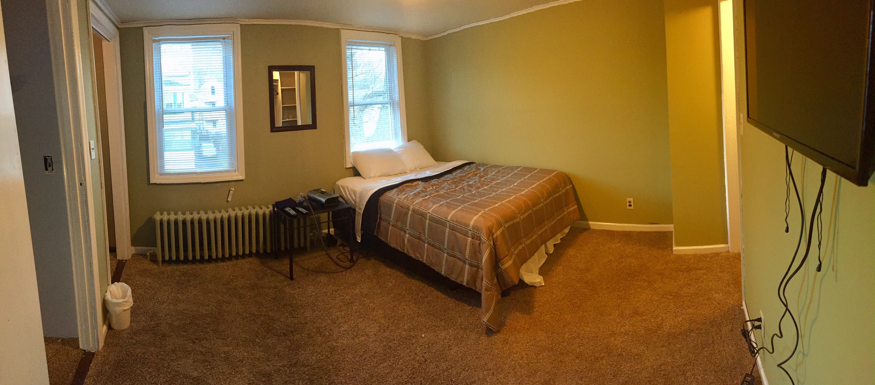 Cozy bedroom with (2) walk-in closets in THIRTEENTH WARD, Albany