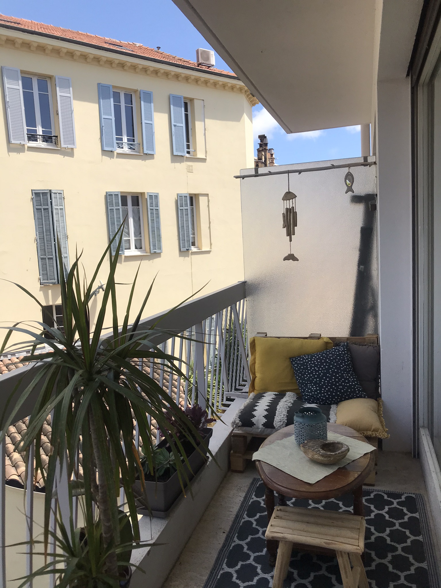 Spacious T1 with nice balcony 2km from La Croisette
