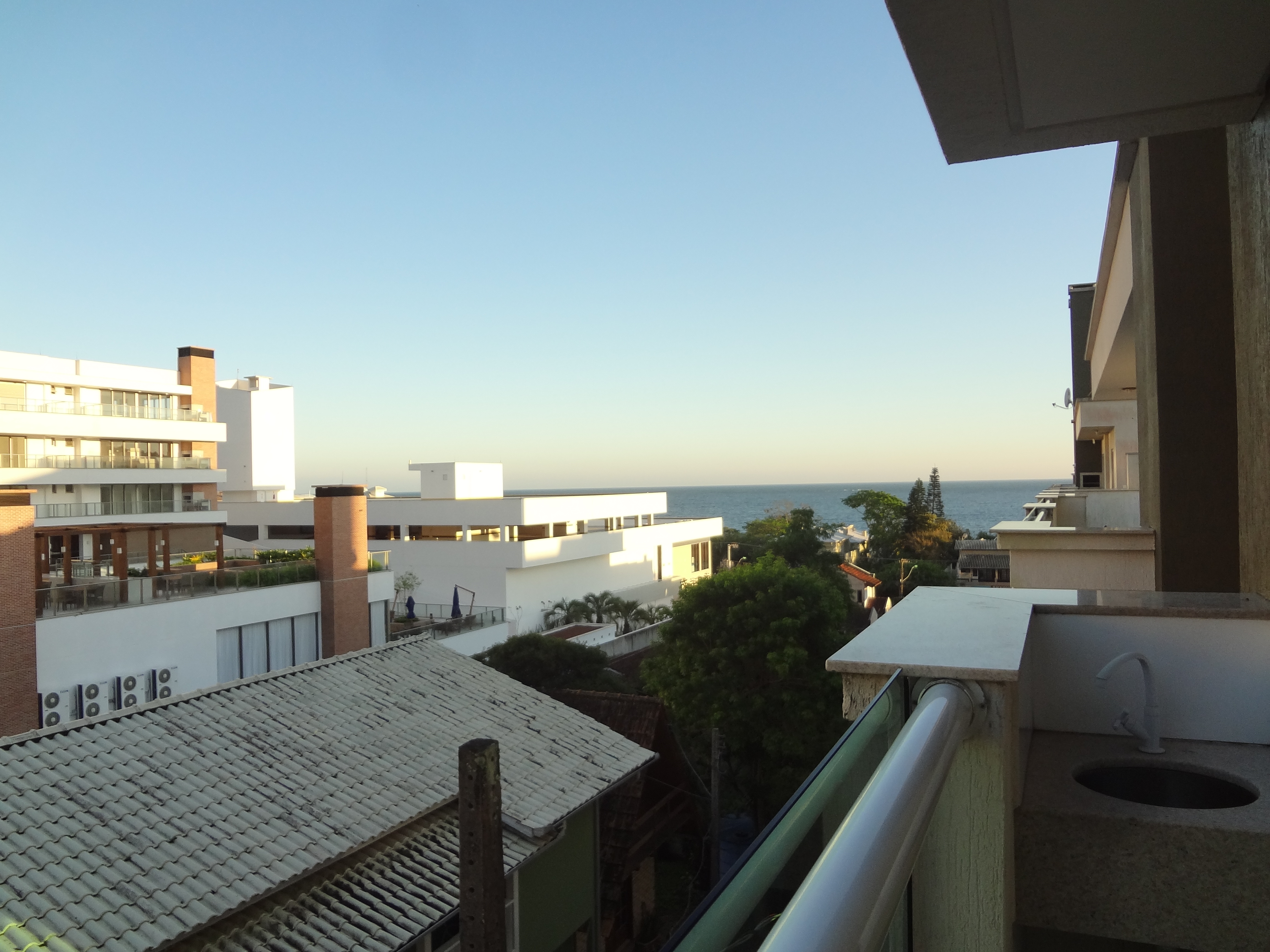 Cozy and charming overlooking the sea