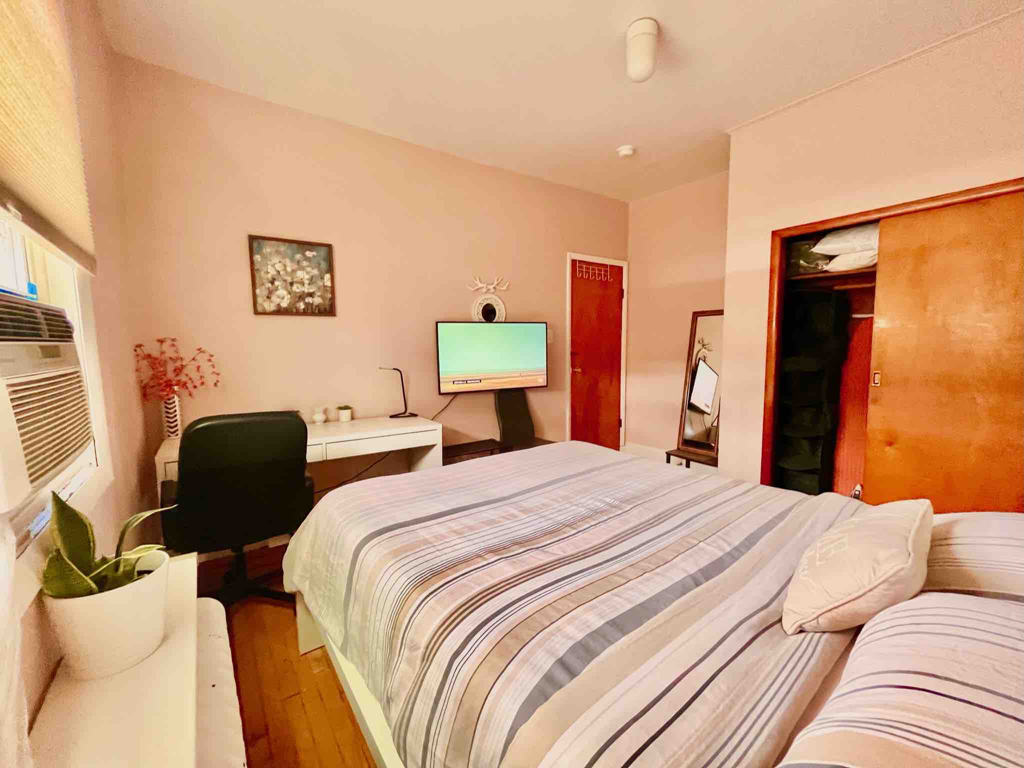 Spacious Room 20 minutes from NYC and Hoboken in Ward D (councilmember Michael Yun), Jersey City