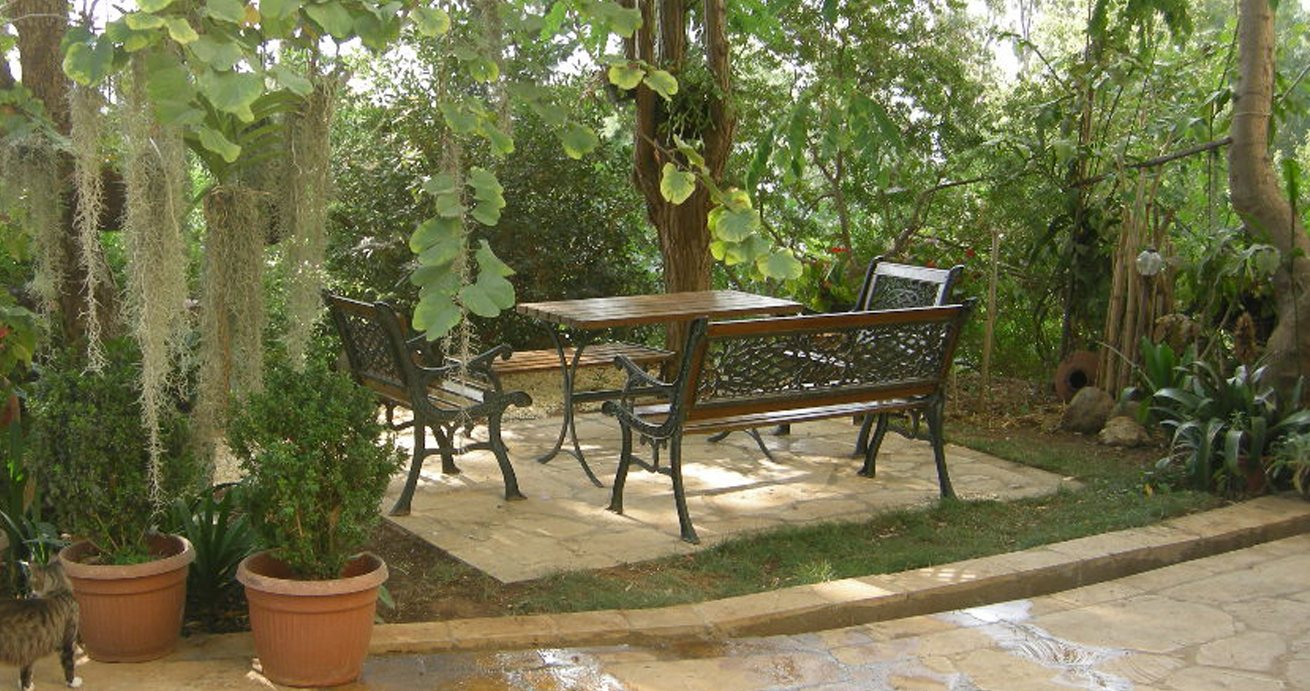 Charming Garden Cottage