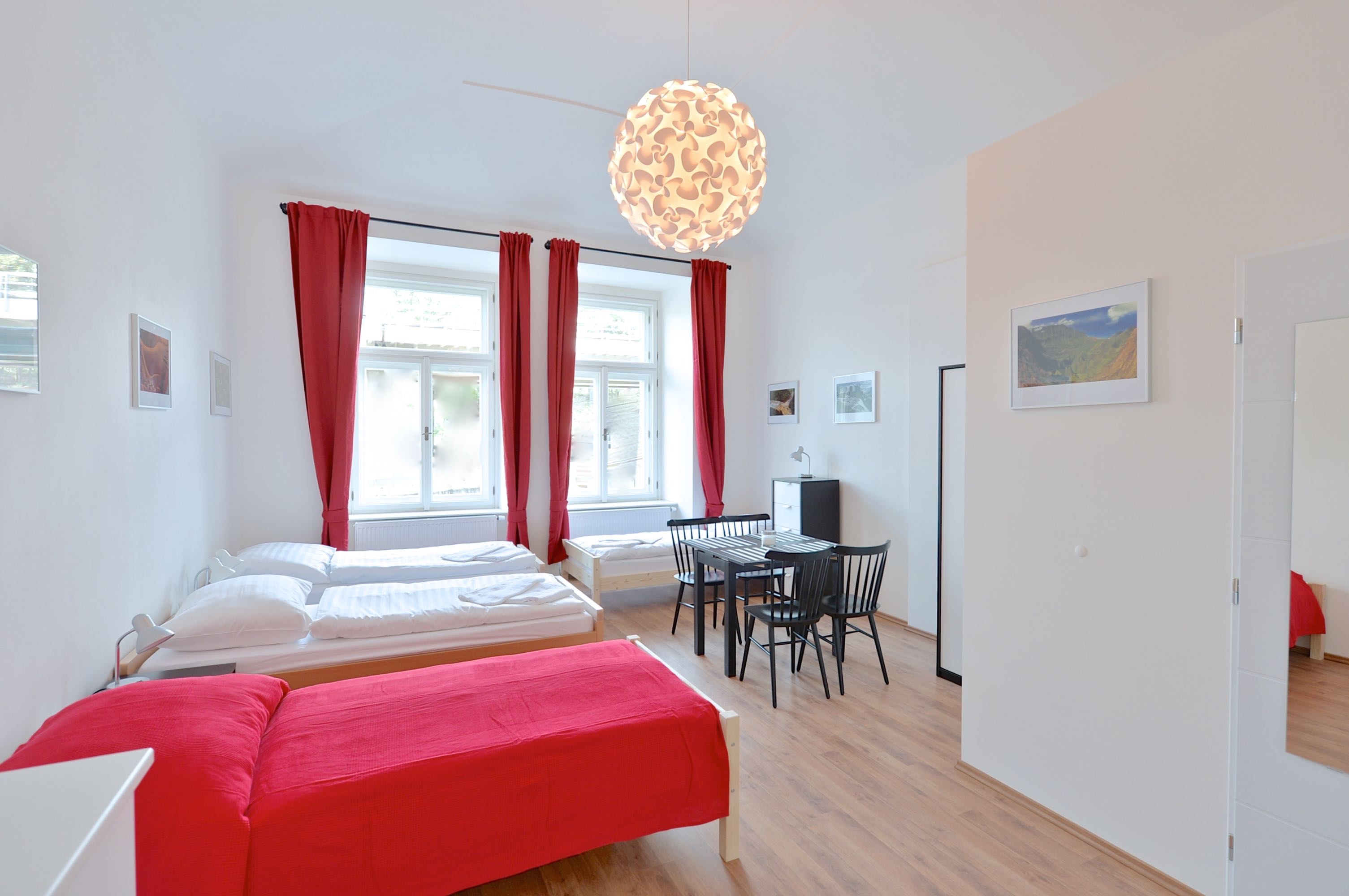 3) flexible beds single-twin/kitchenette/bathroom