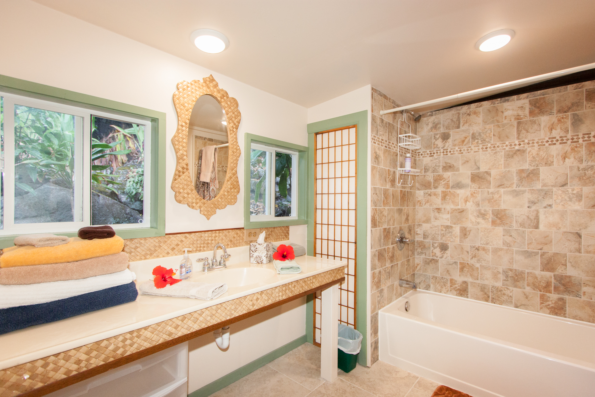 Dragon's Nest en suite bathroom Pool/Sauna/Jacuzzi Guesthouses for