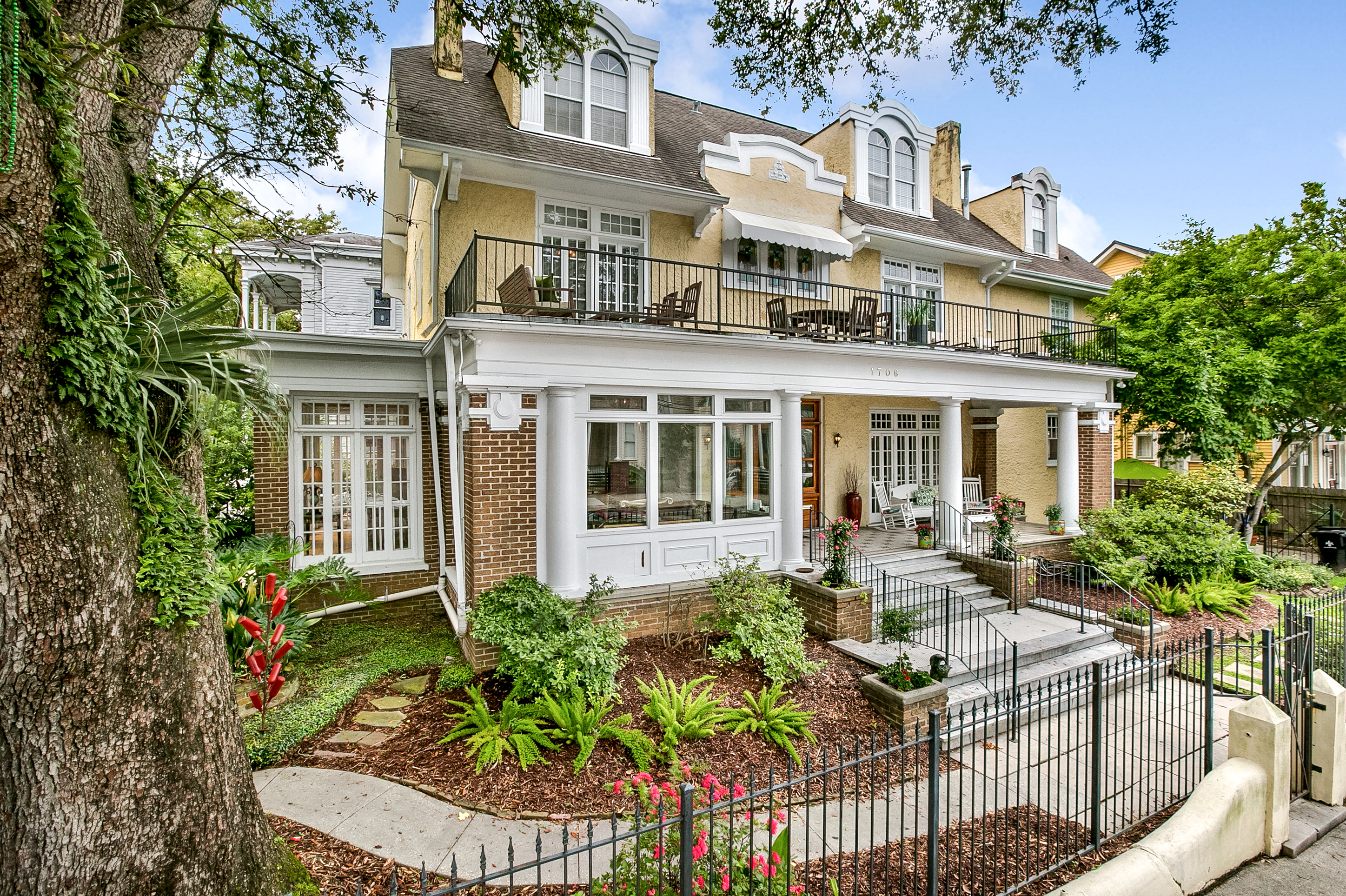Mansion in the Garden District in Central City, New Orleans