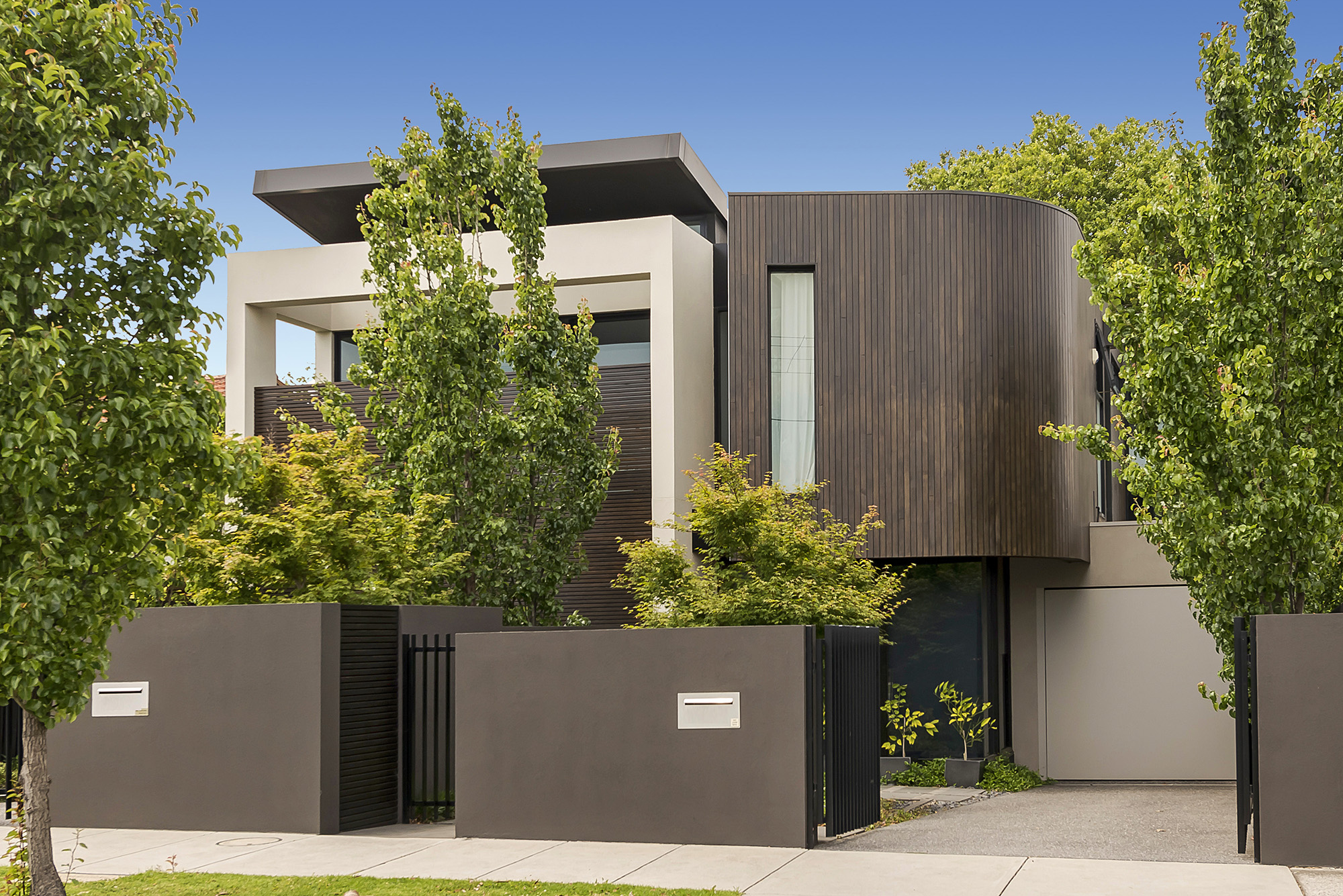 McKinnon - 4 bedroom Parkside Luxury Family Home in Glen Eira, Melbourne