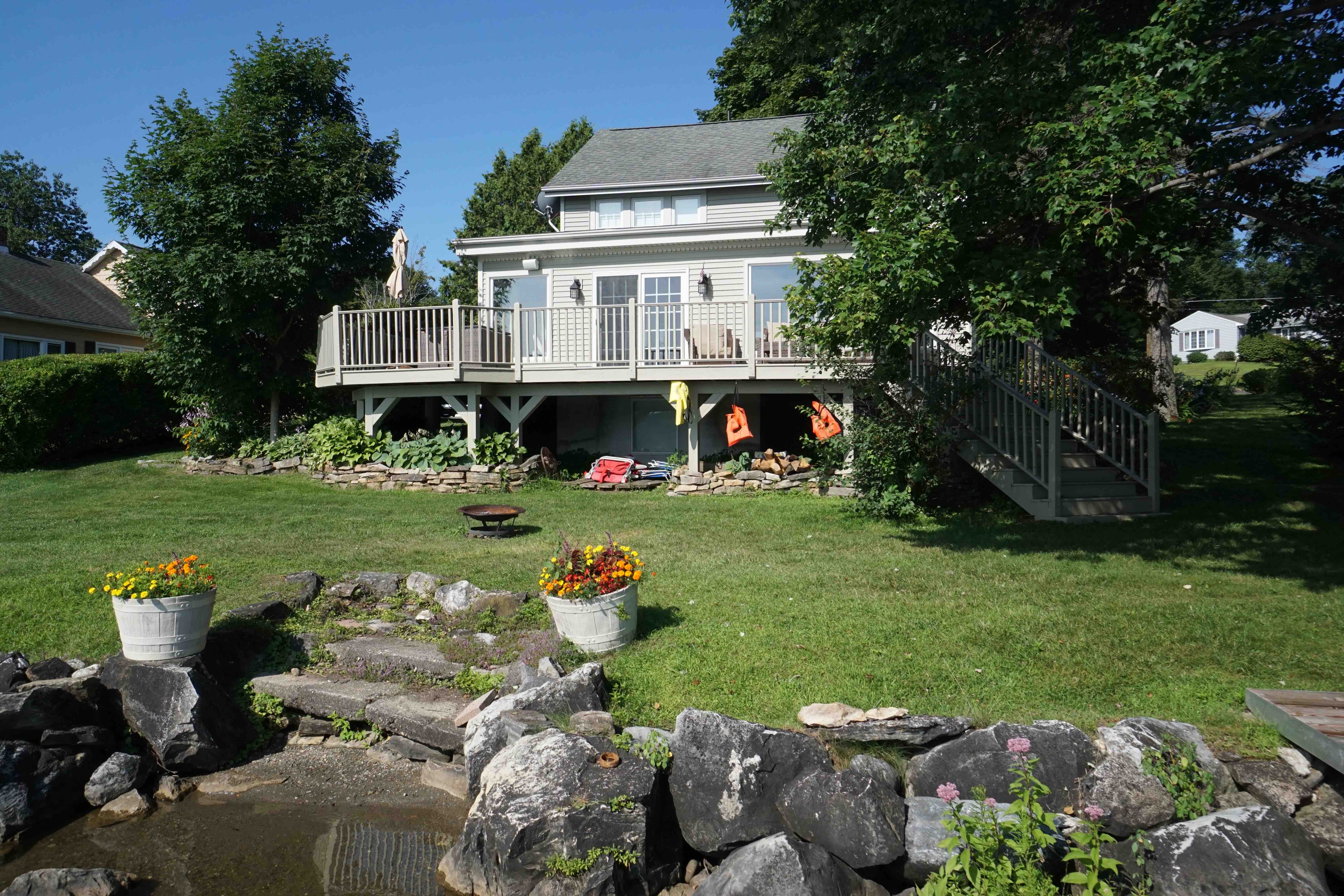 Berkshires Pontoosuc Lake Beauty Houses for Rent in Pittsfield