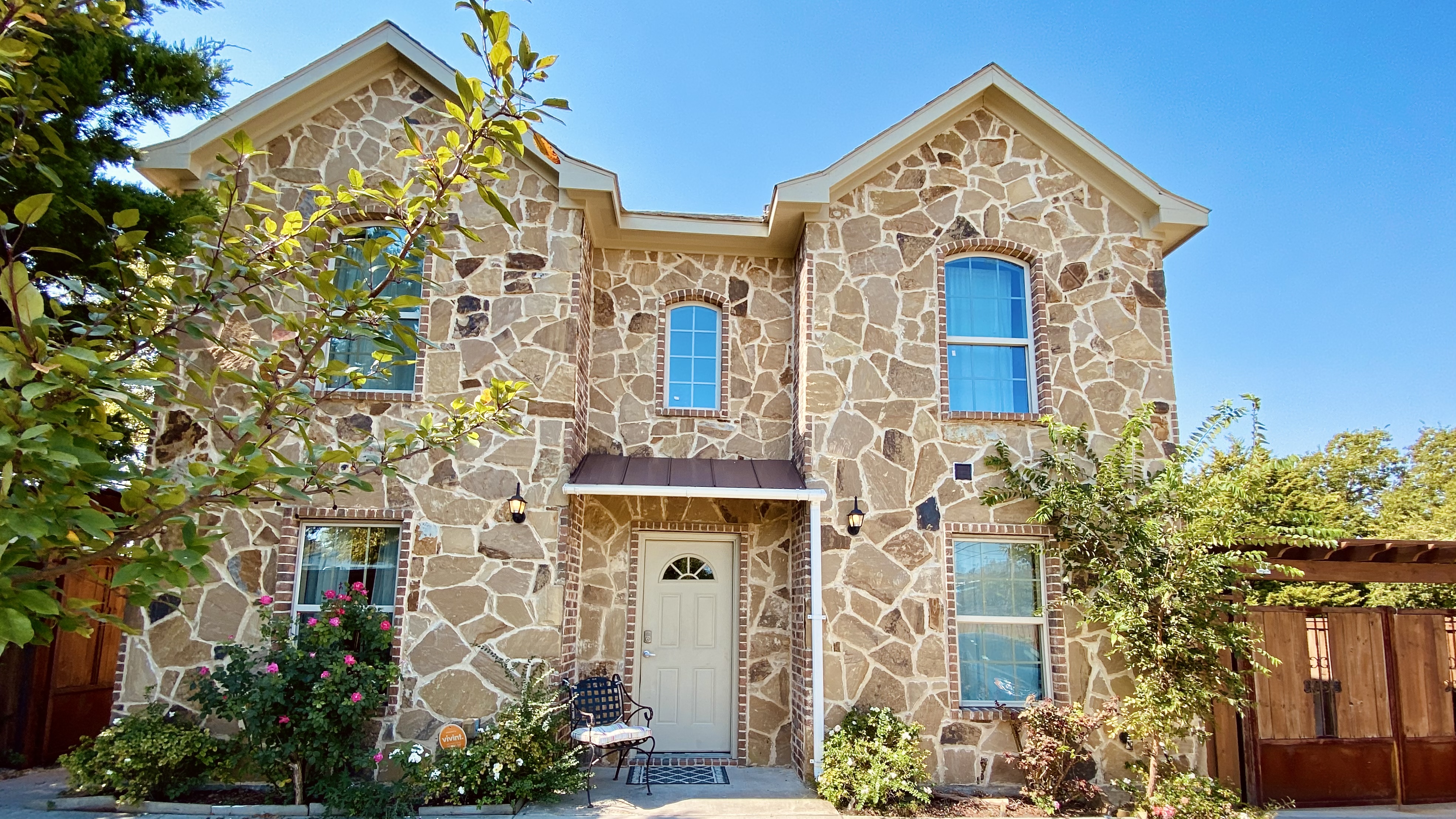 Cozy Dallas getaway | patio, pergola & hot-tub in District 8, Dallas
