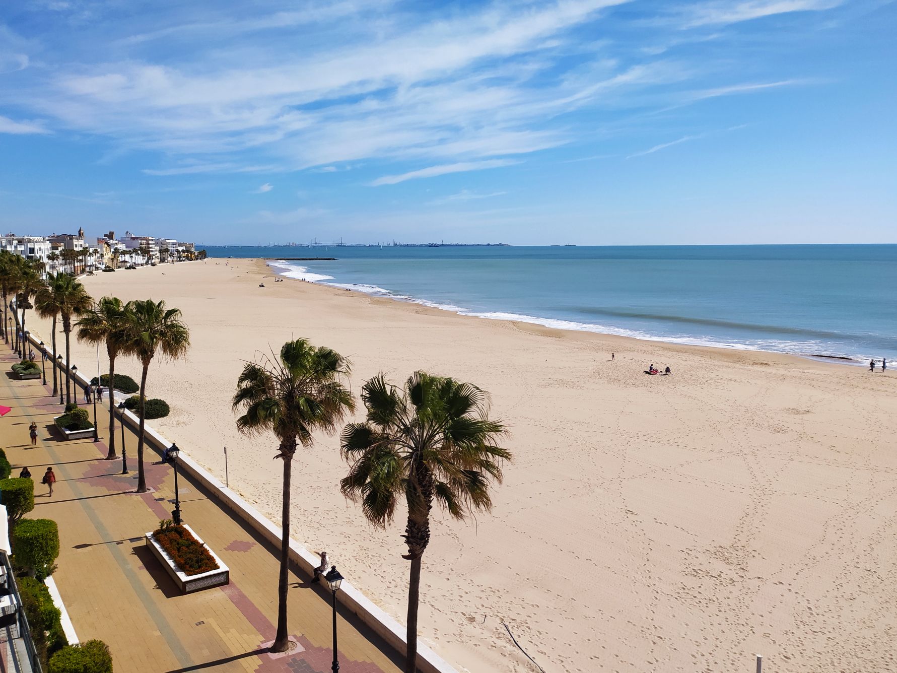 Rota Beachfront Apartment. Parking Apartments for Rent in Rota