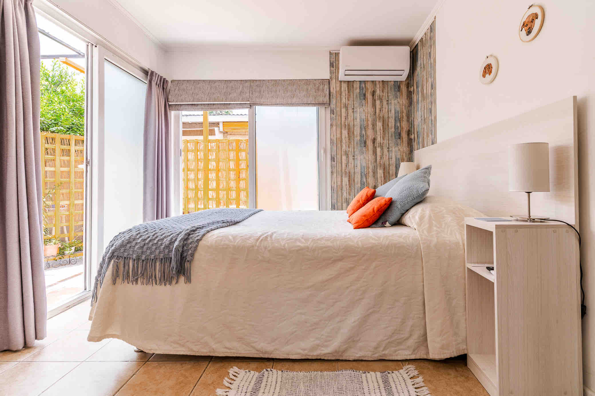 Comfortable room, equipped and with parking