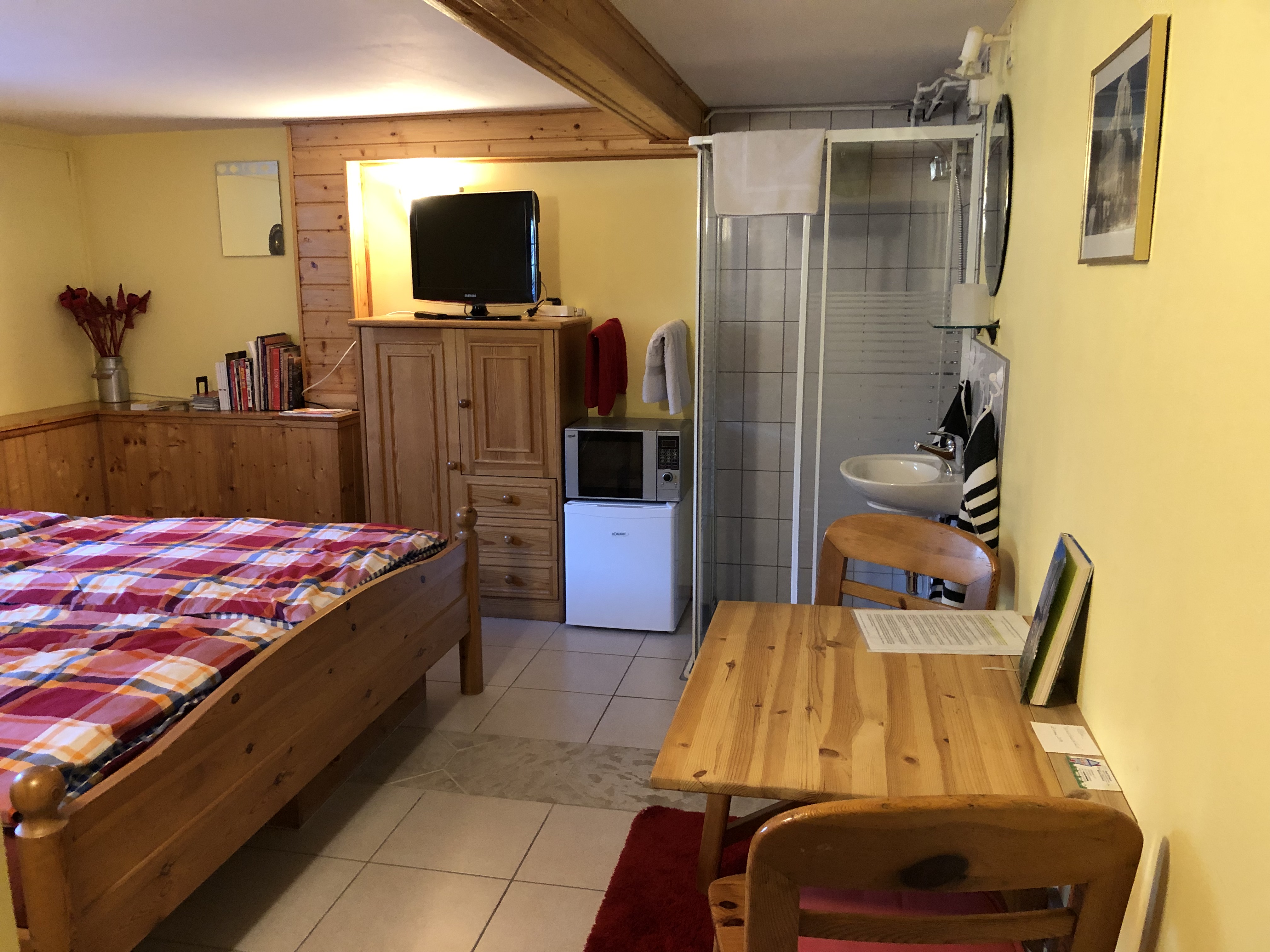 Modern Room in a nice Environment in Heerstraße Nord, Berlin