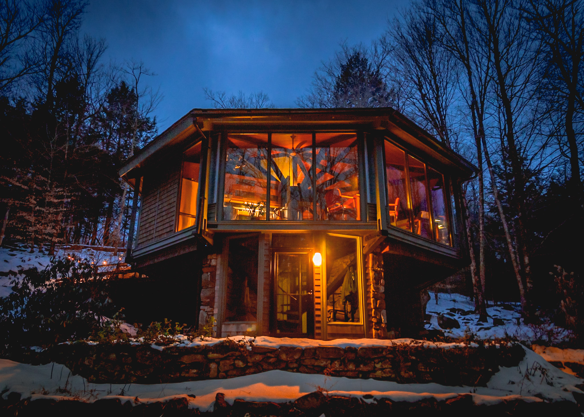 アイアン ガーデンハウス Mid-Century Glass Octagon in the Berkshires - Chalets for