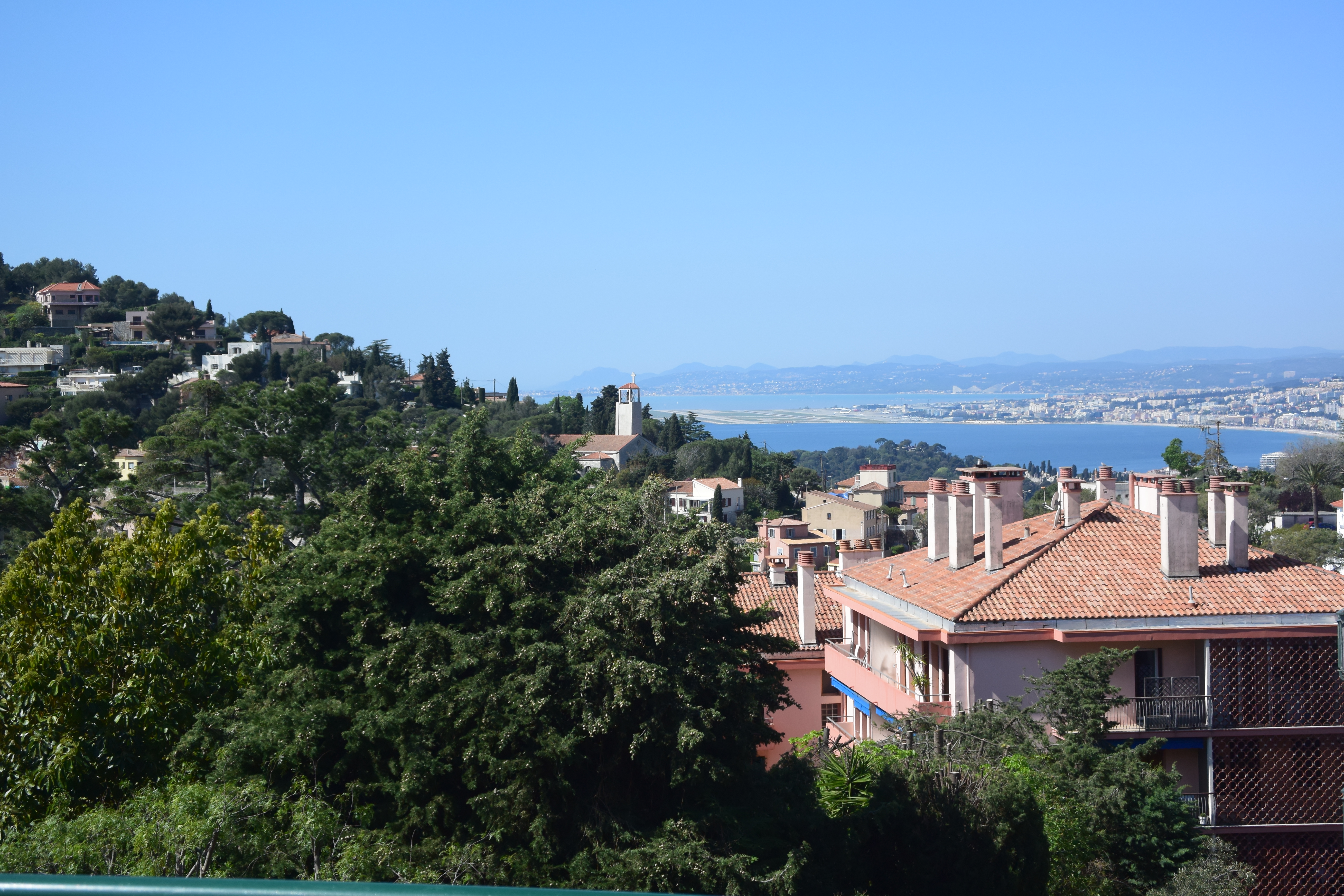 Beautiful 3 room air-conditioned with sea view and parking