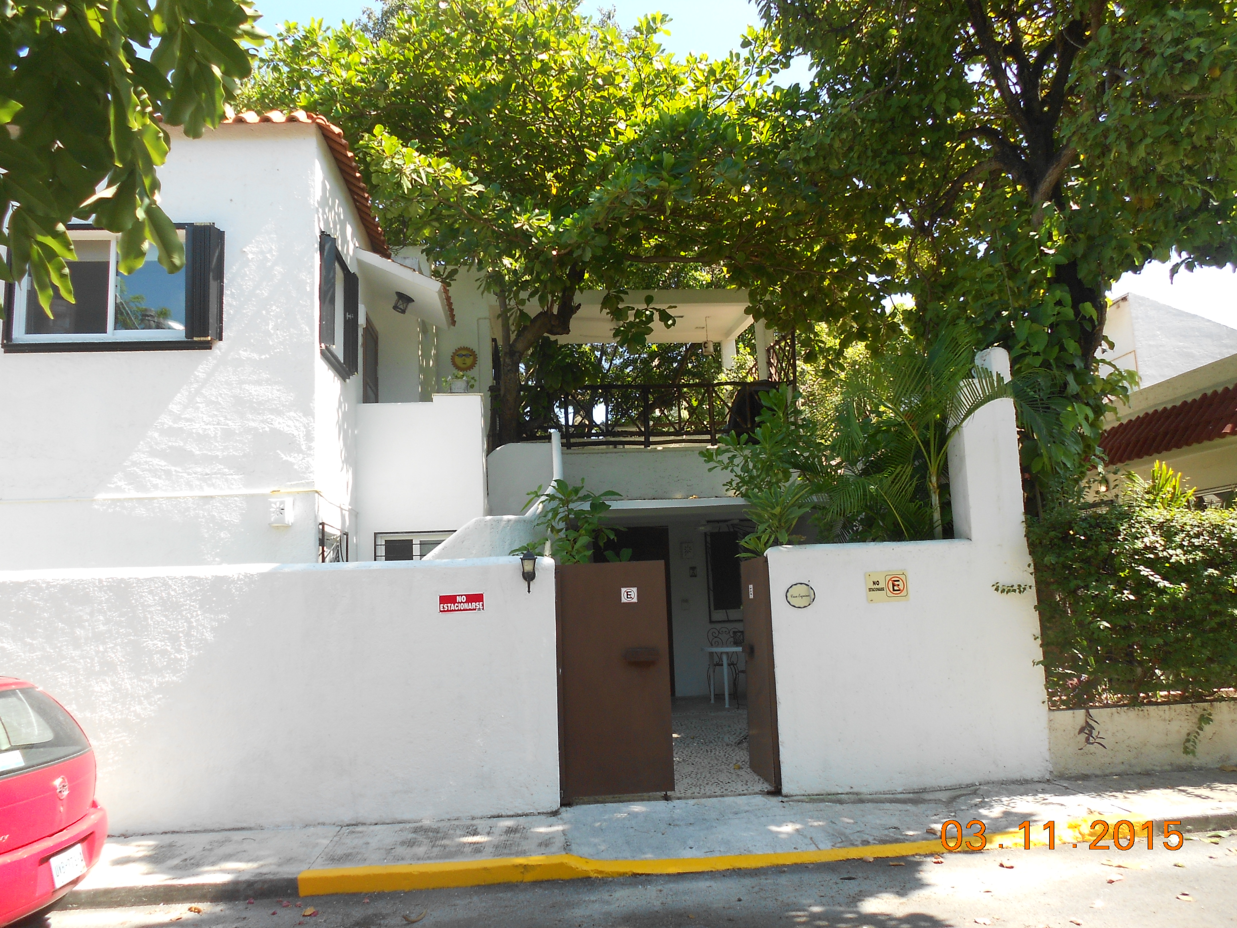 Green Location, 2 min walk to 5th,7 min to  beach
