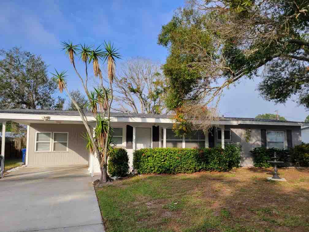 Updated house close to the Beach