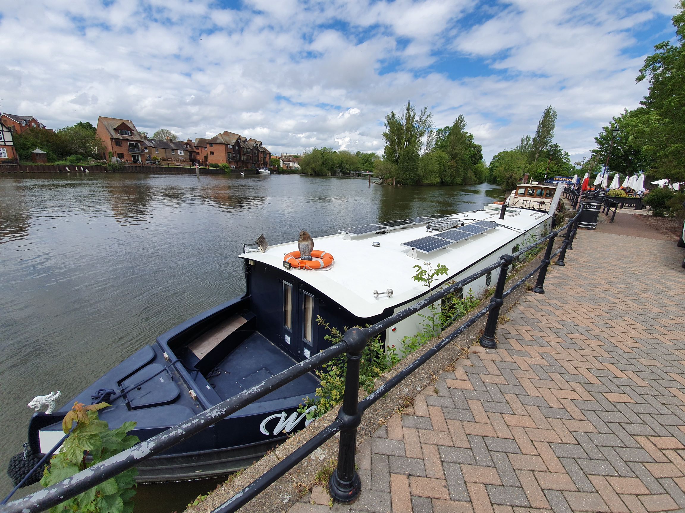 The Royal Escape Windsor, Static Wide Beam Barge. Boats for Rent in