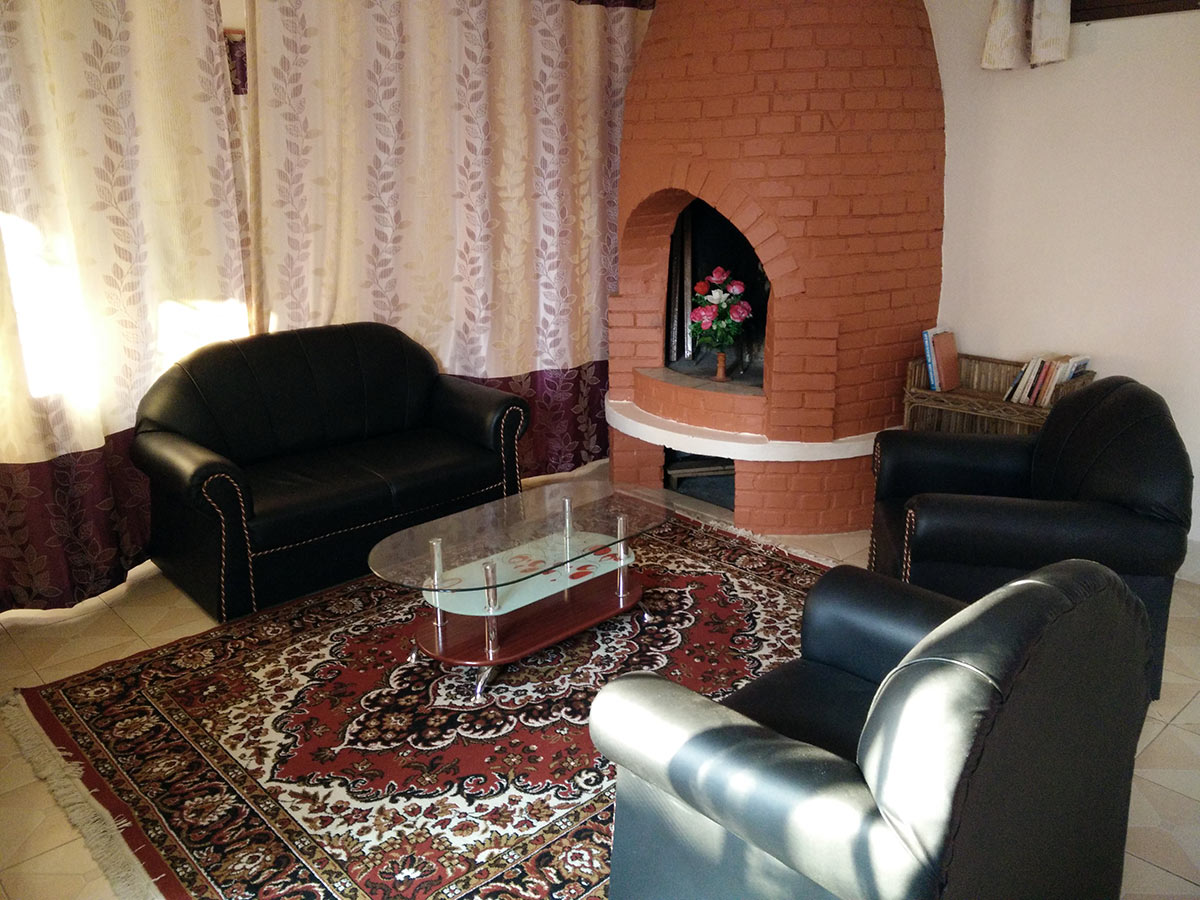 Ground floor apartment on garden and lake view
