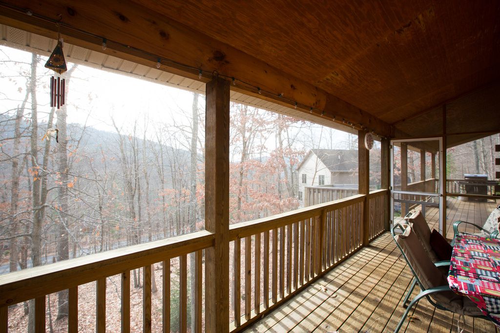 Gigi's Mountain Log Cabin with New luxury hot tub Cabins for Rent in