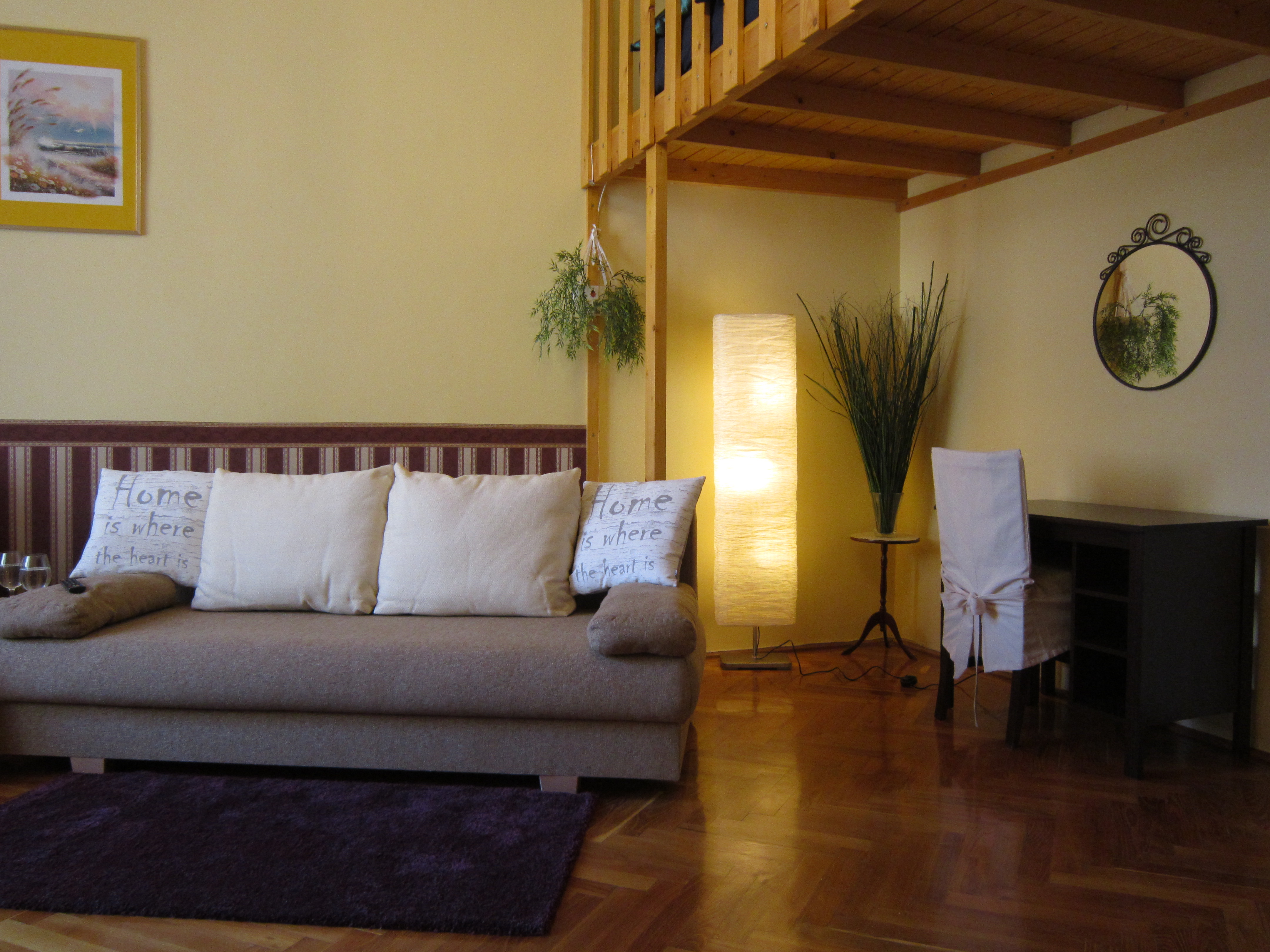 Sweet Downtown Home with AirCo