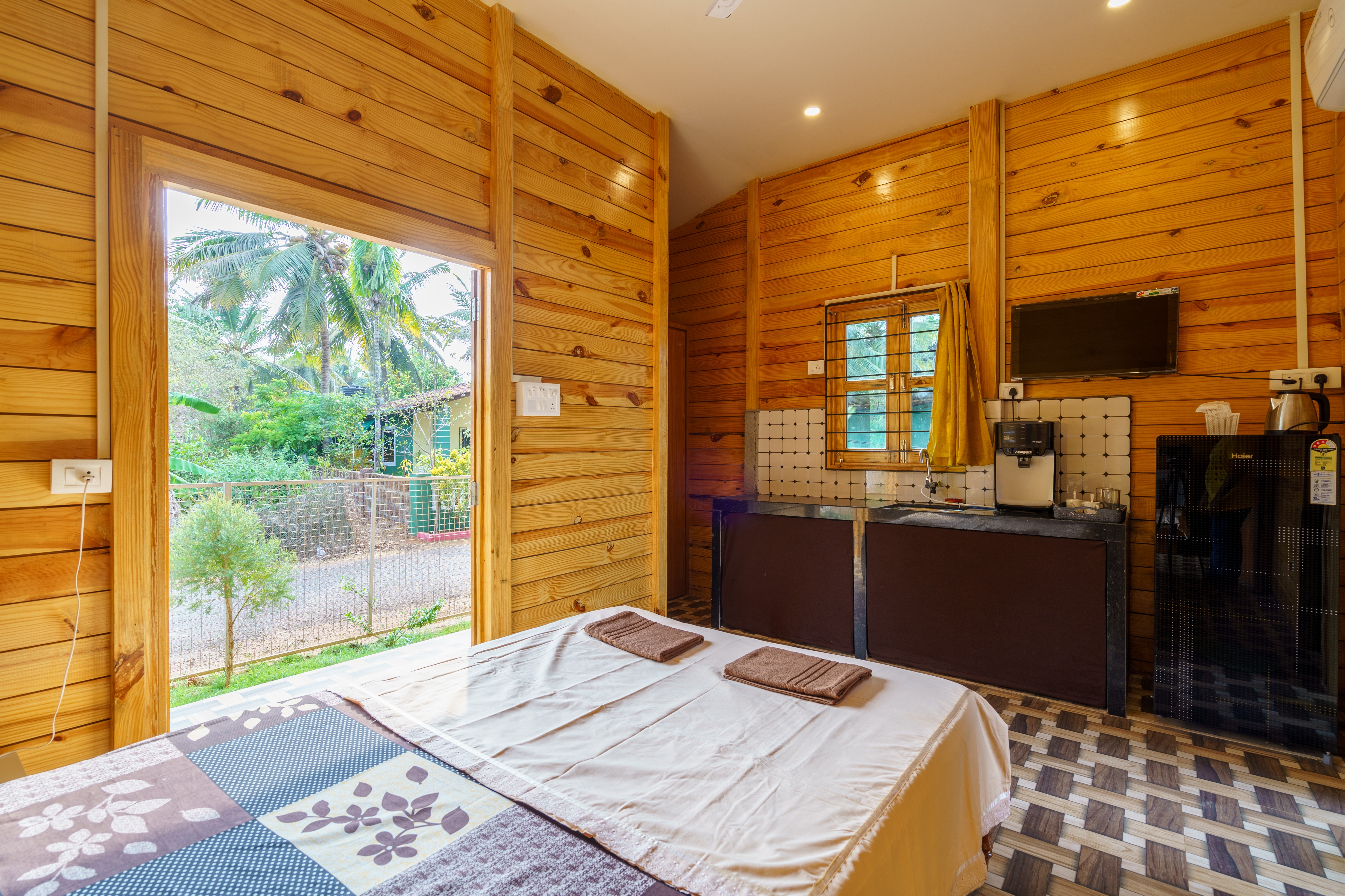 Cottage,2 bedrooms, a kitchenette & 2 bathrooms