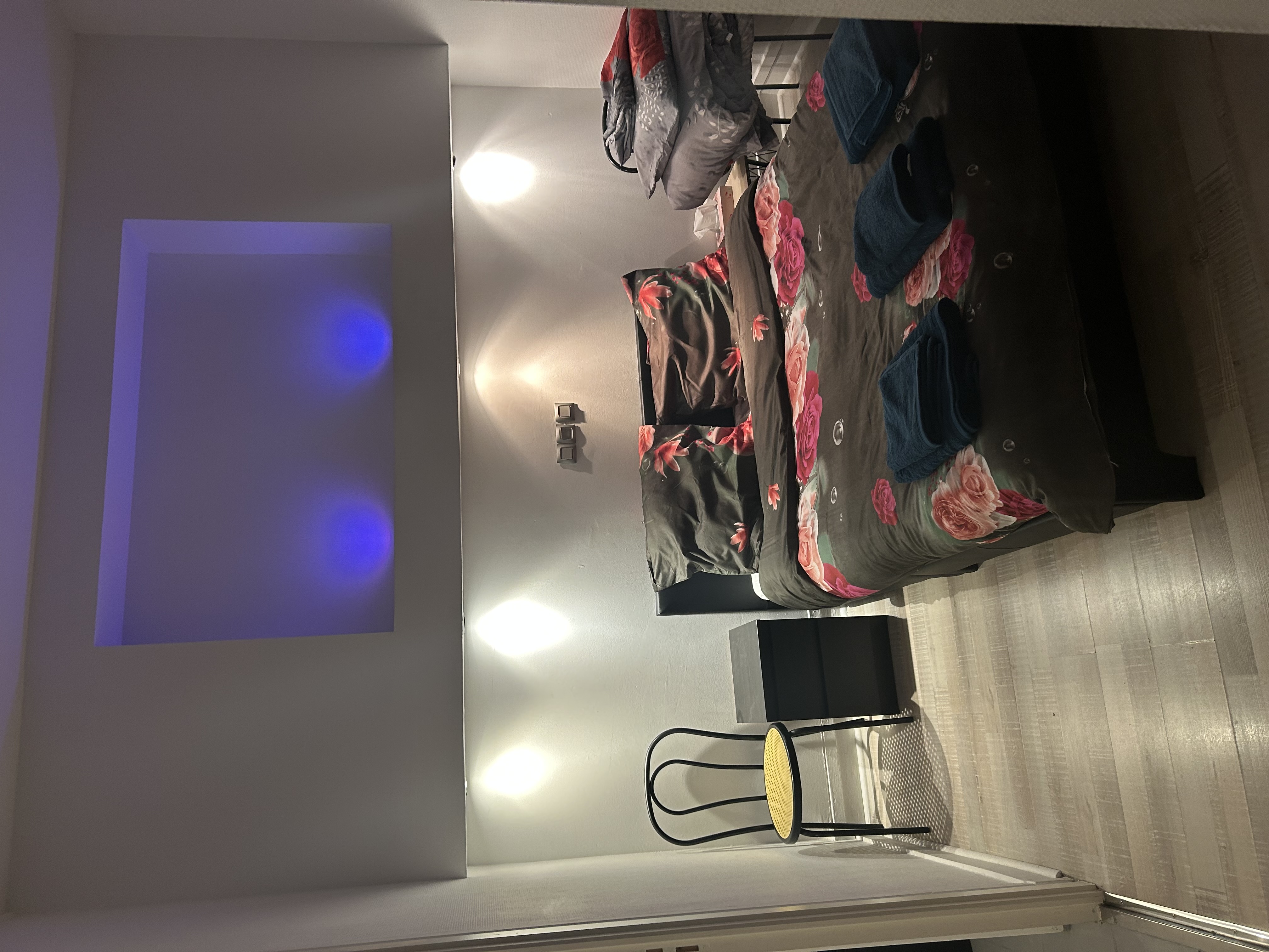 Great apartment with free parking