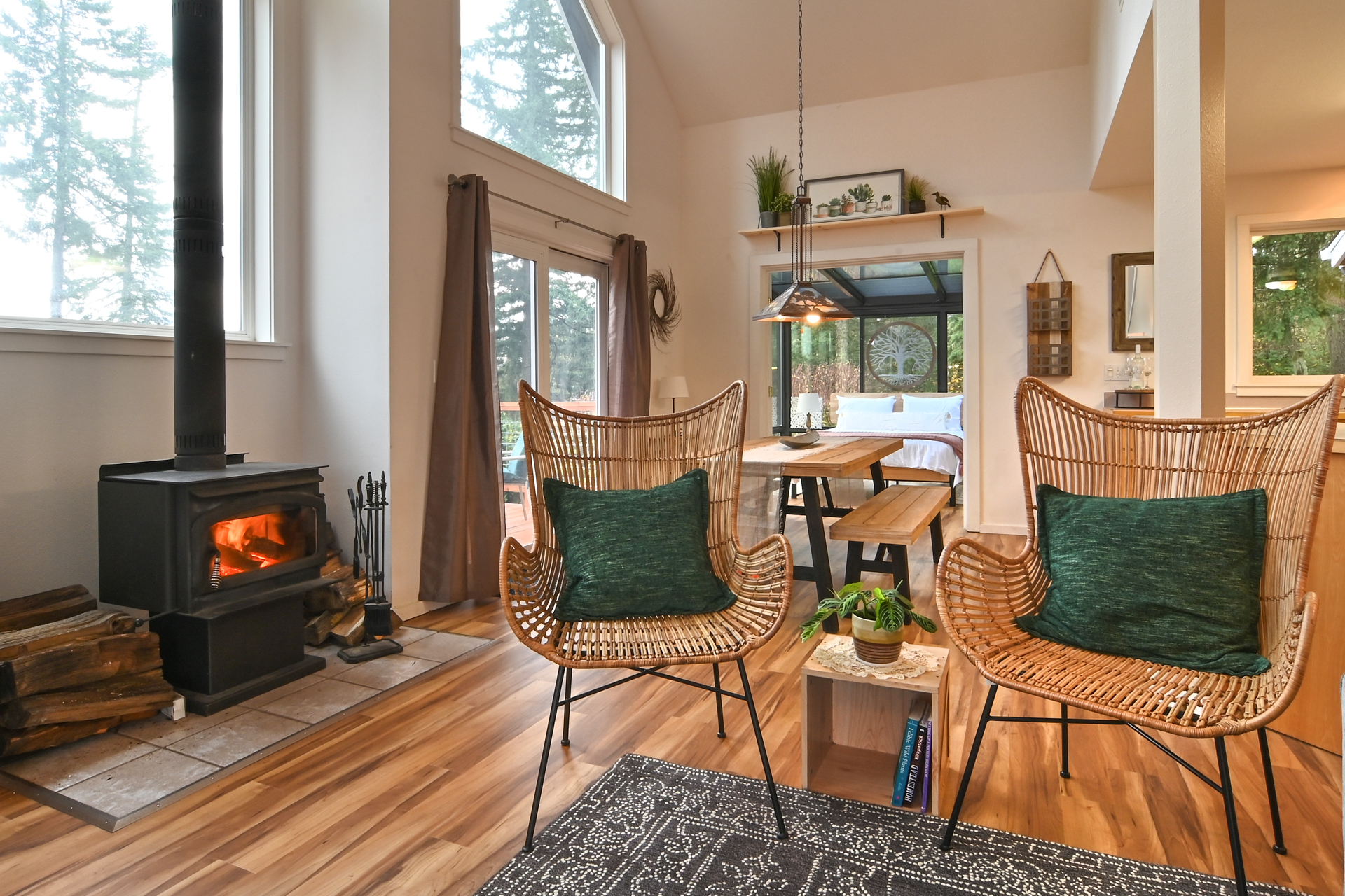 Luxurious Getaway! (Views and Hot Tub!) Houses for Rent in Eugene